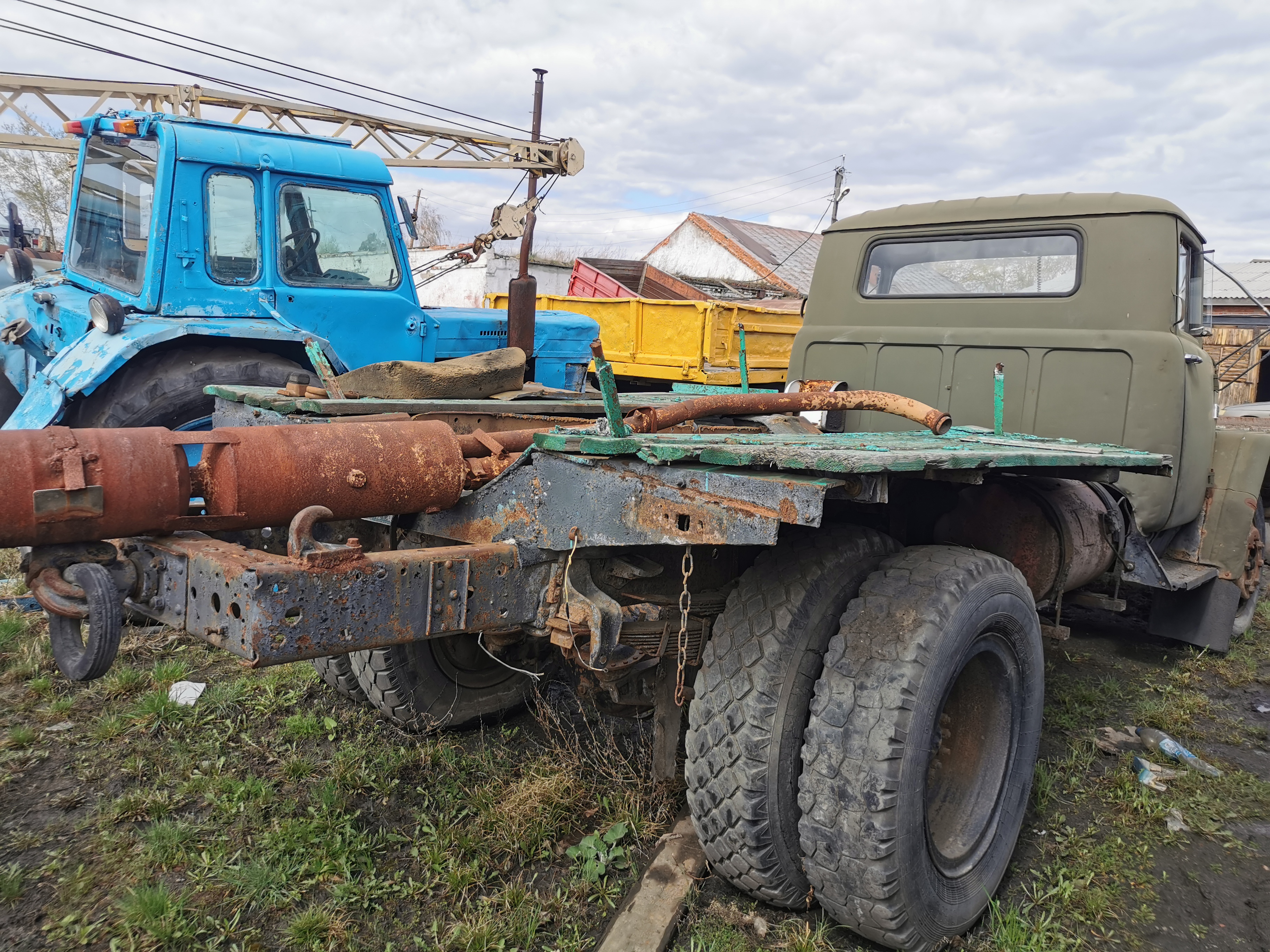 Автомобиль ЗИЛ 130 грузовой фургон, идентификационный номер (VIN) отсутствует, шасси № отсутствует, двигатель № отсутствует, год выпуска 1986, цвет зеленый, государственный регистрационный знак В956ЕН 55
