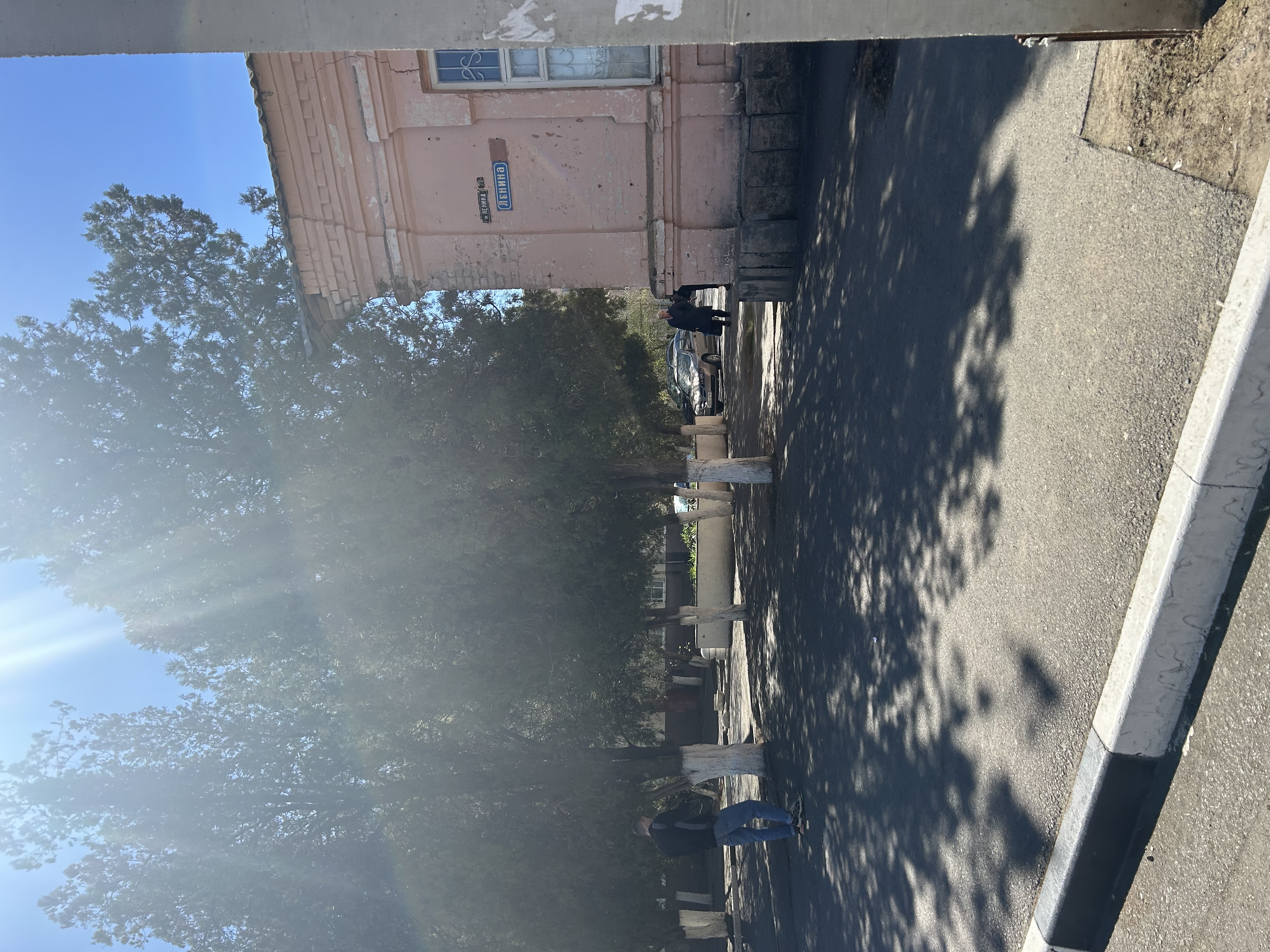 Право на заключение договора на размещение нестационарного торгового объекта на территории муниципального образования «Сальское городское поселение» Сальского района Ростовской области. Специализация нестационарного торгового объекта: «продовольственные товары (безалкогольные напитки)» Место размещения и адрес: Ростовская область, Сальский район, г. Сальск, ул. Ленина, 29