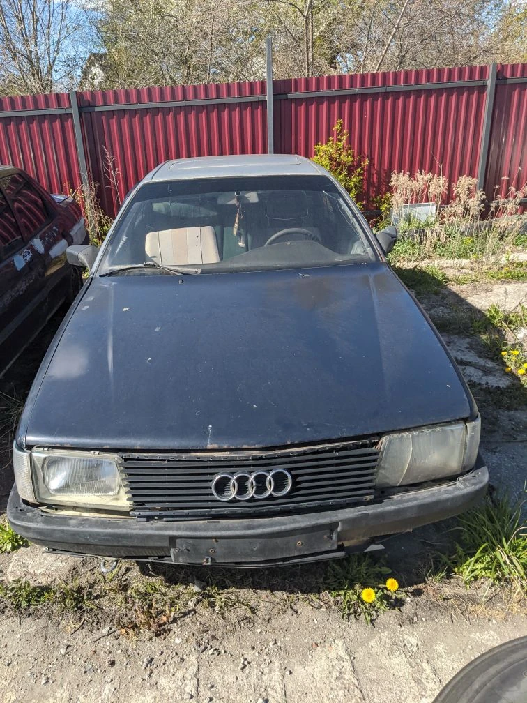 Автомобиль "Ауди 100"