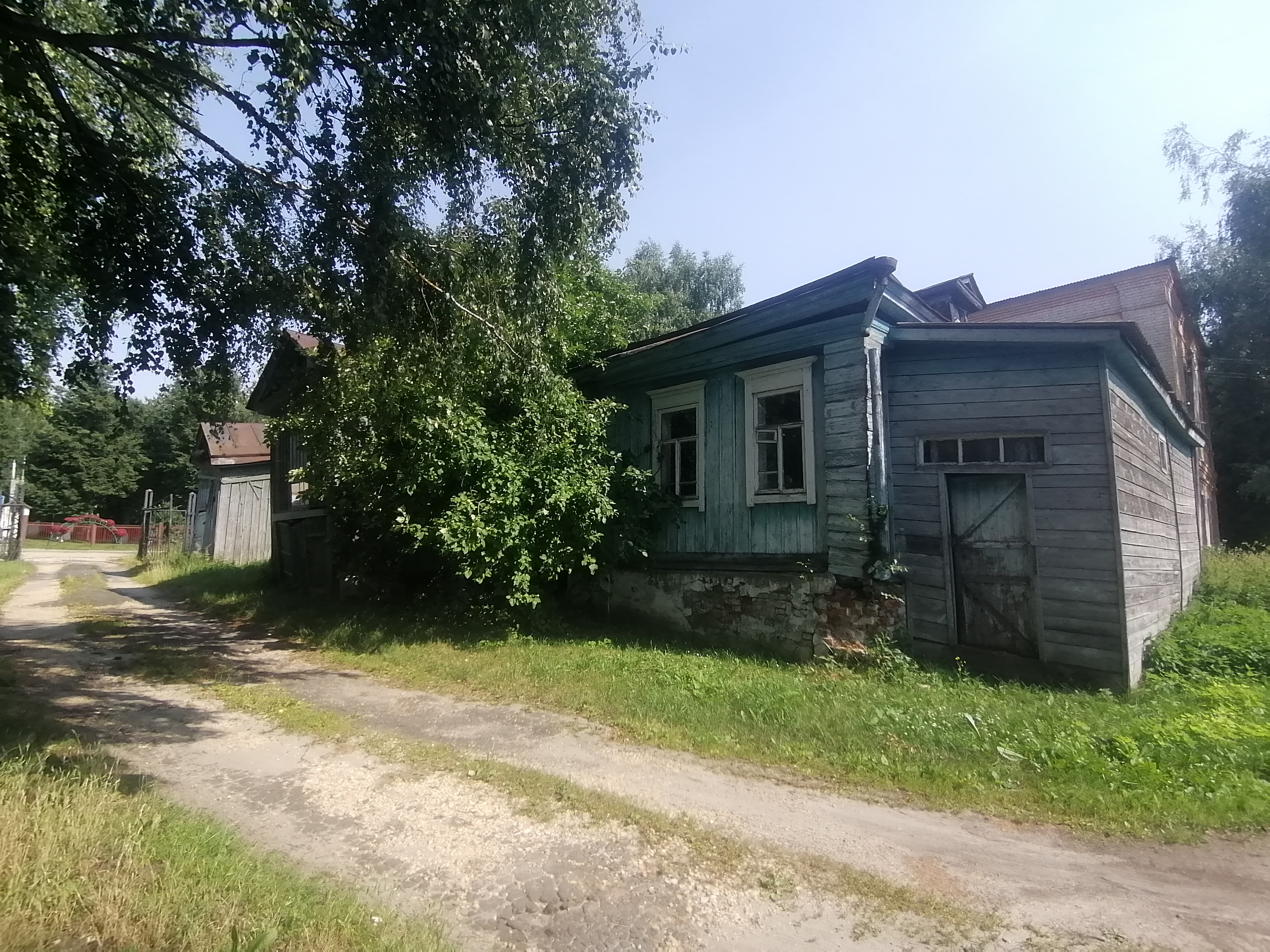 Муниципальное имущество, состоящее из нежилого здания и земельного участка, расположенных по адресу: Нижегородская обл.,р.п.Ардатов, ул.30 лет ВЛКСМ, д.26