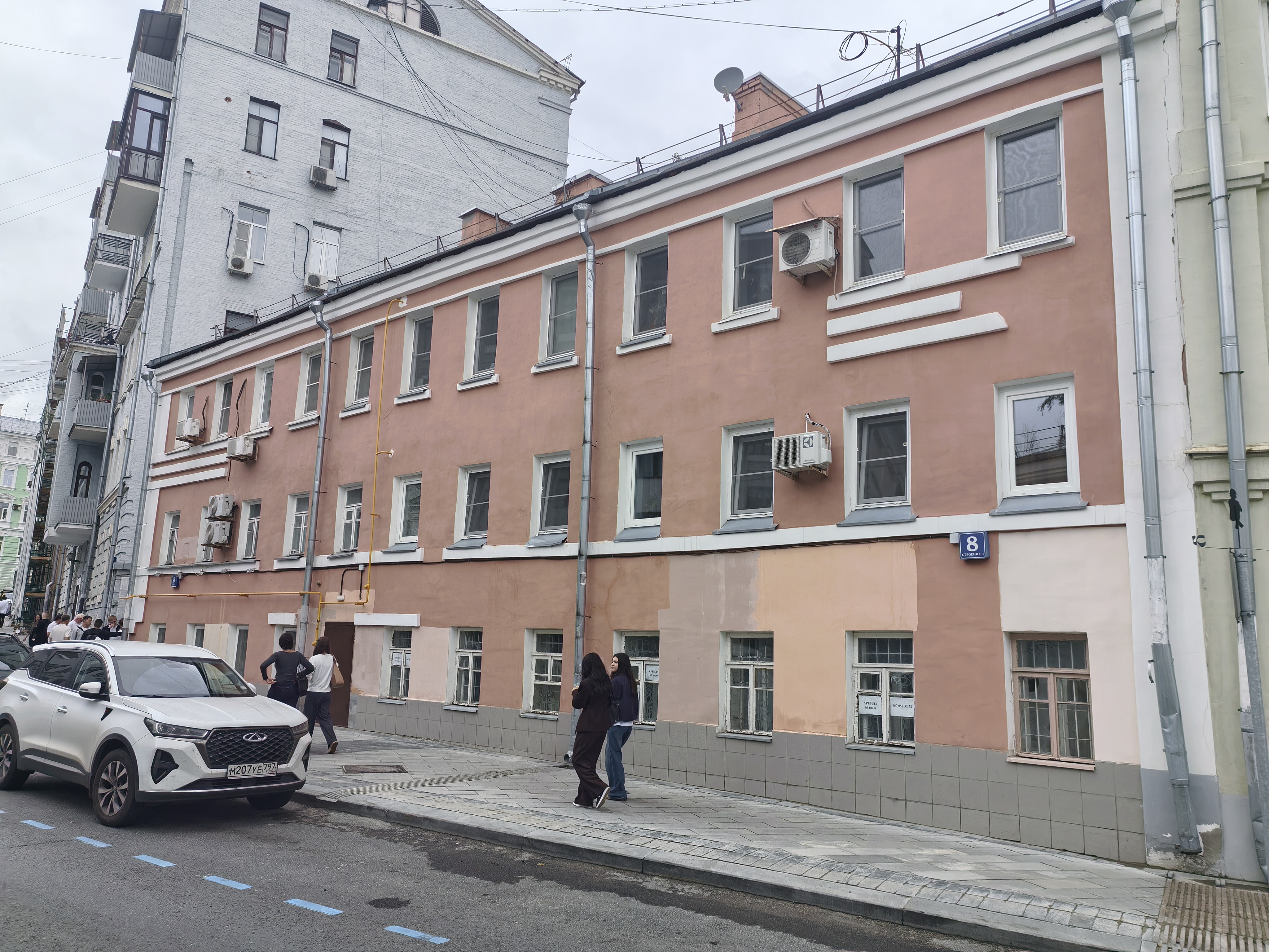 Продажа имущества, находящегося в собственности города Москвы, нежилое помещение по адресу: г. Москва, пер. Малый Златоустинский, д. 8, стр. 1, площадью 42,3 кв. м. , (этаж №1), кадастровый номер: 77:01:0001033:2521