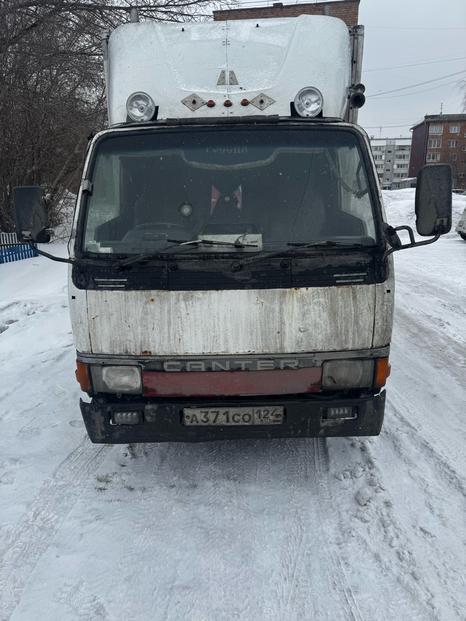 Грузовой фургон MITSUBISHI Canter, 1989г.в., г/н A371CO124, VIN отсутствует, номер кузова отсутствует, номер шасси FE335EV-440273, номер двигателя 888930, цвет белый. Начальная цена продажи 512 550 руб. Задаток 76900 руб.