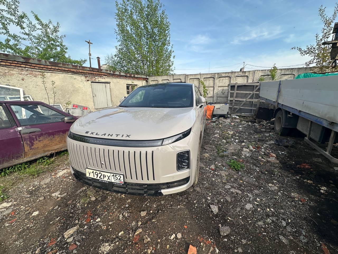 Автомобиль марки "Exeed Exlantix et", г.н. У192РХ/152, VIN: LNNBDDEZ5SD444732, цвет серый, 2025 г.в.