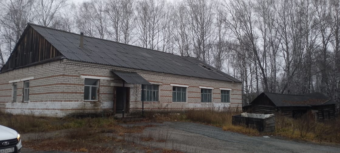 Лот 1. Нежилое здание, 1988 года постройки, 2-этажное, общей площадью 320,40 кв.м., кадастровый номер 70:05:0101004:1186, расположенное по адресу: Томская область, Зырянский район, с. Зырянское, ул. Советская, д. 129/1;Нежилое здание, 1988 года постройки, 1-этажное, общей площадью 268,90 кв.м., кадастровый номер 70:05:0101004:1187, расположенное по адресу: Томская область, Зырянский район, с. Зырянское, ул. Советская, д. 129/2;Земельный участок с кадастровым номером 70:05:0101004:834, общей пл
