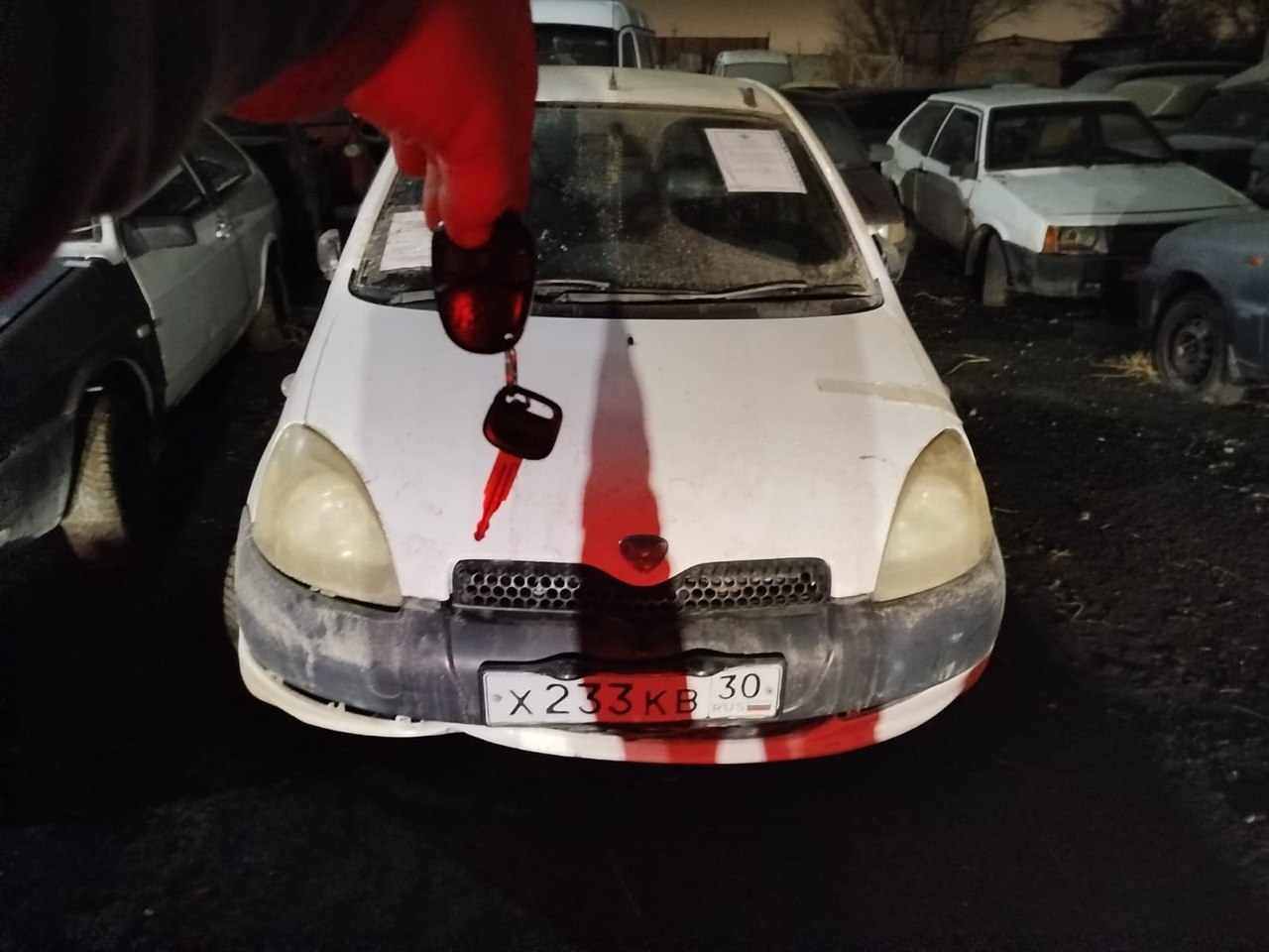 Автомобиль марки Тойота Витц, г/н Х233КВ30, 2000 г/в, VIN SCP10-0187208. 1 шт.