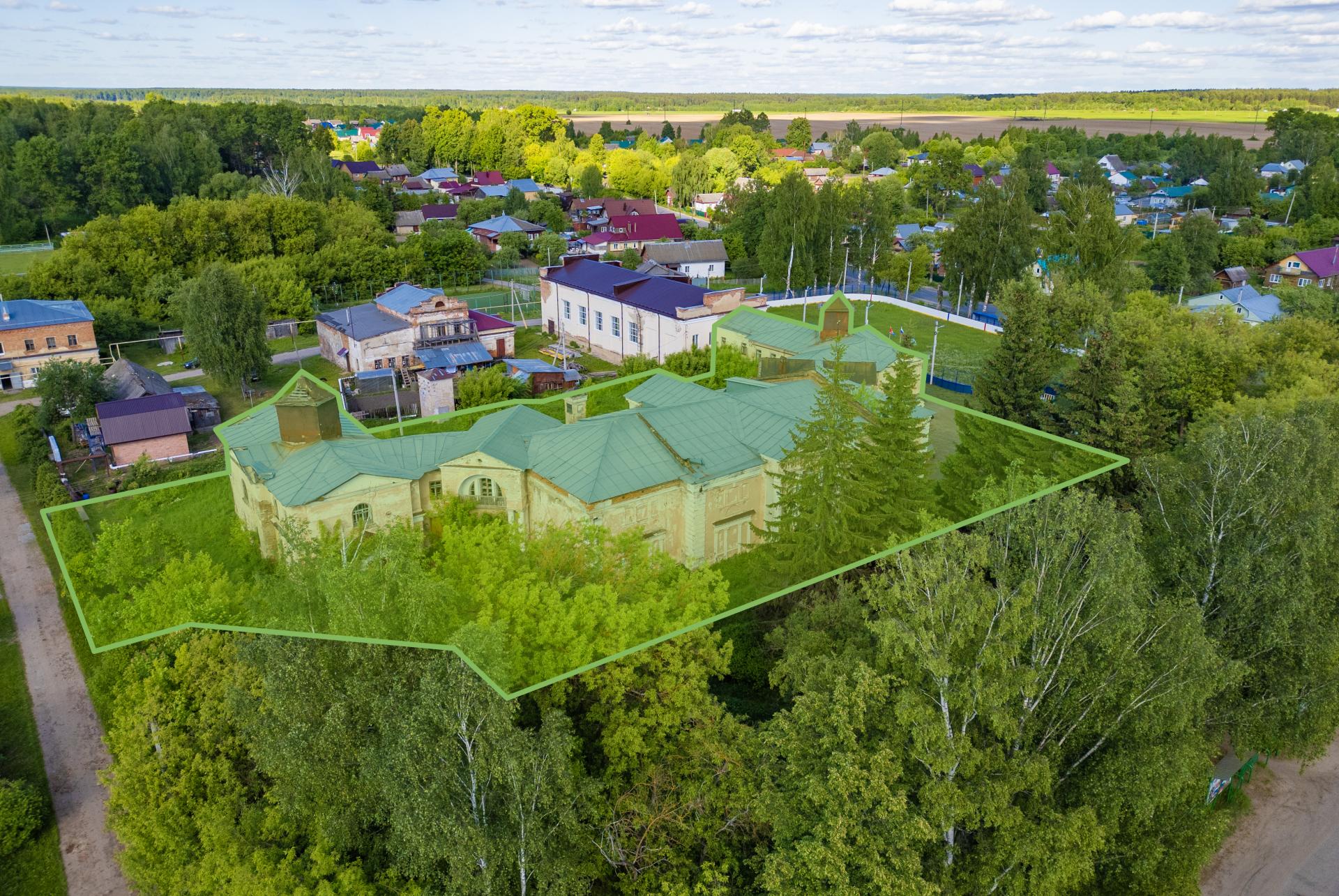 Продажа находящегося в федеральной собственности объекта недвижимого имущества площадью 1 374,1 кв. м (кад. № 37:02:010301:563), являющегося объектом культурного наследия федерального значения, находящимся в неудовлетворительном состоянии, местоположение: Ивановская обл., р-н Вичугский, п. Старая Вичуга, ул. Клубная, д. 7, с одновременным предоставлением в аренду земельного участка площадью 3 341 кв. м (кад. № 37:02:010310:142), на котором расположен такой объект.