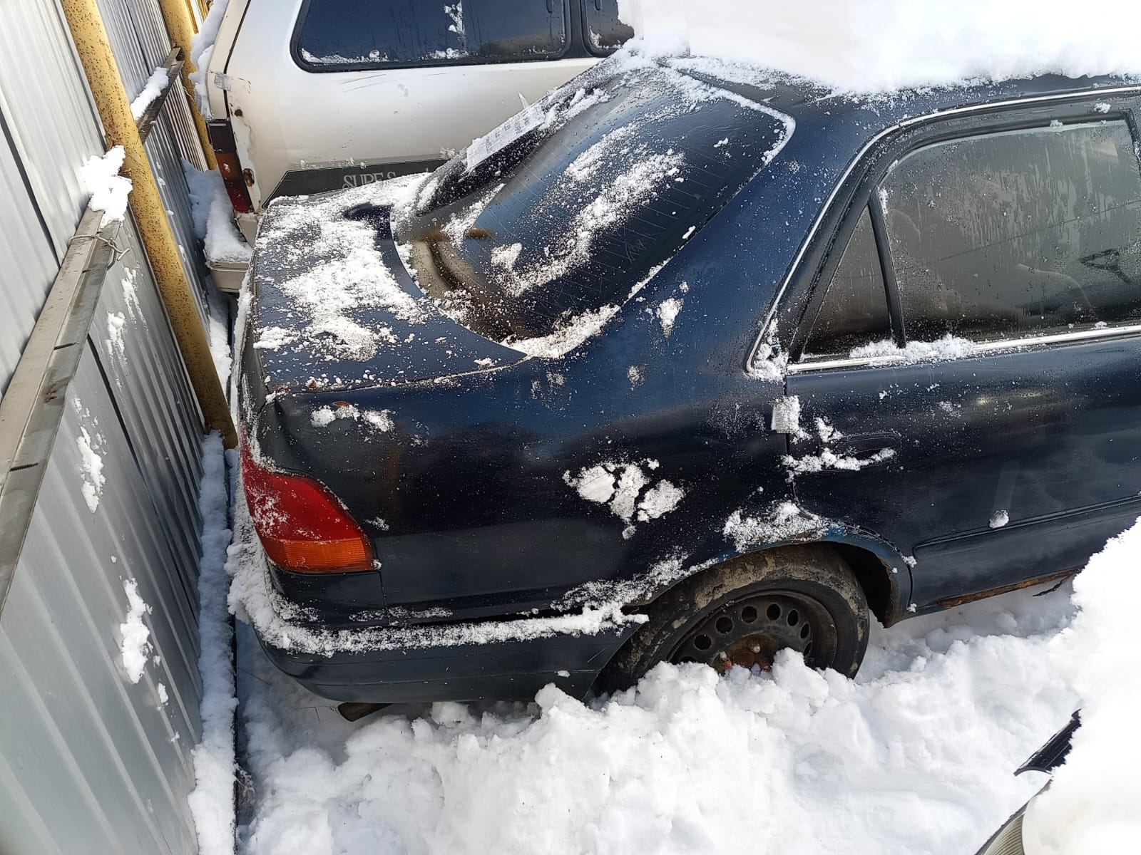 Автомобиль марки “Тойота Королла” без государственного номера
