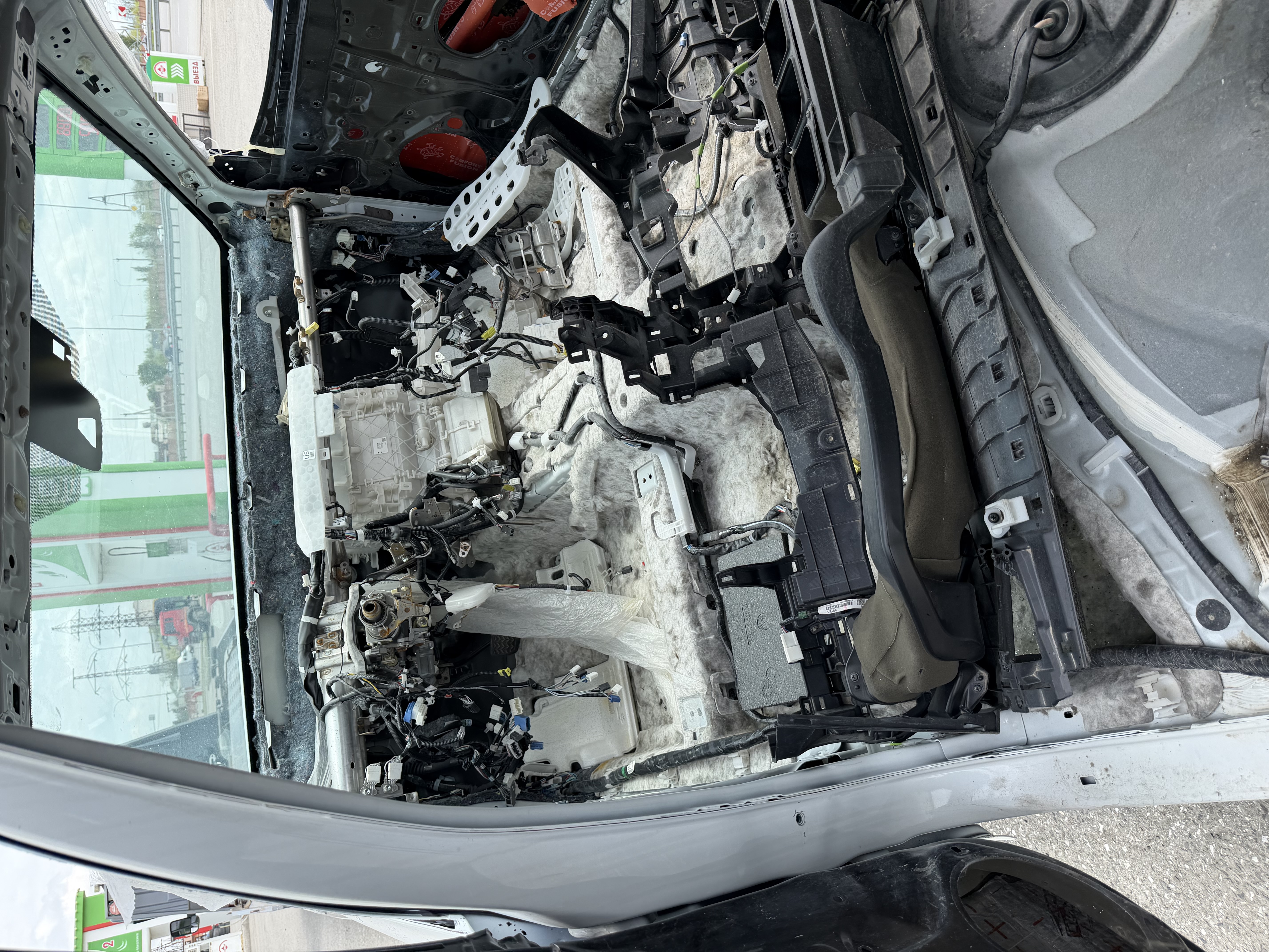 Кузов автомобиля TOYOTA CAMRY, 2020 г.выпуска, VIN XW7BZYHK00S112118, регистрационный знак Р111НО161, цвет белый, на колесах, но без двигателя, коробки передач, салона. Ключ зажигания и документы отсутствуют.