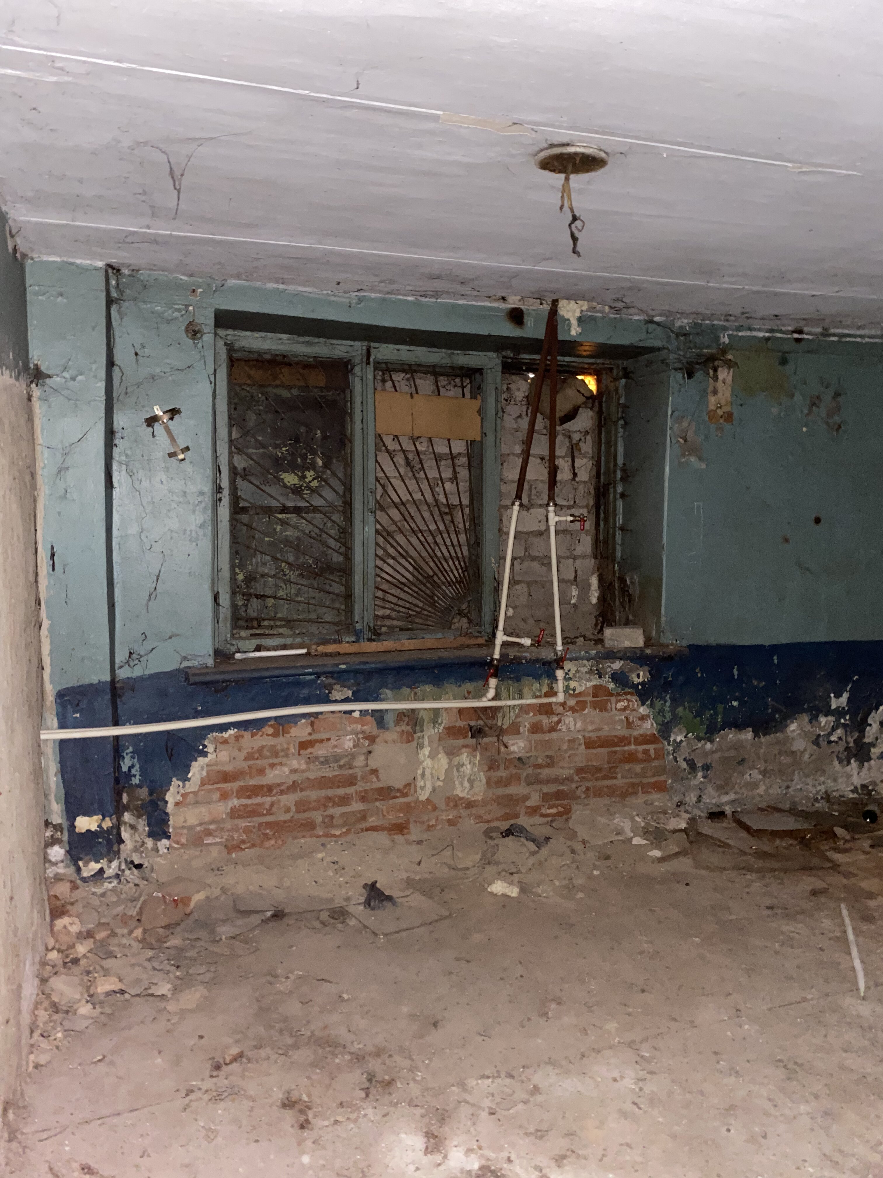 Нежилое помещение, общей площадью 84,9кв.м., кадастровый номер 74:35:1300005:12, расположенное по адресу: Челябинская область, г. Троицк, ул. им. Карла Маркса, д. 53.
