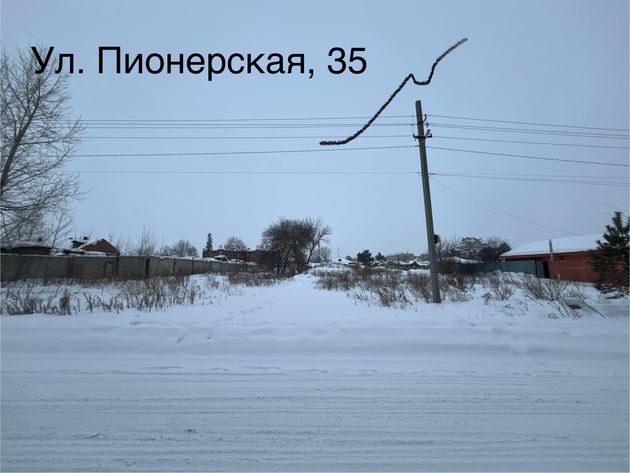 Месторасположение земельного участка: Российская Федерация, Челябинская область, г. Троицк, ул. Пионерская, 35. Разрешенное использование – предпринимательство. Площадь – 2 551,0 кв.м. Кадастровый номер – 74:35:0400014:16.