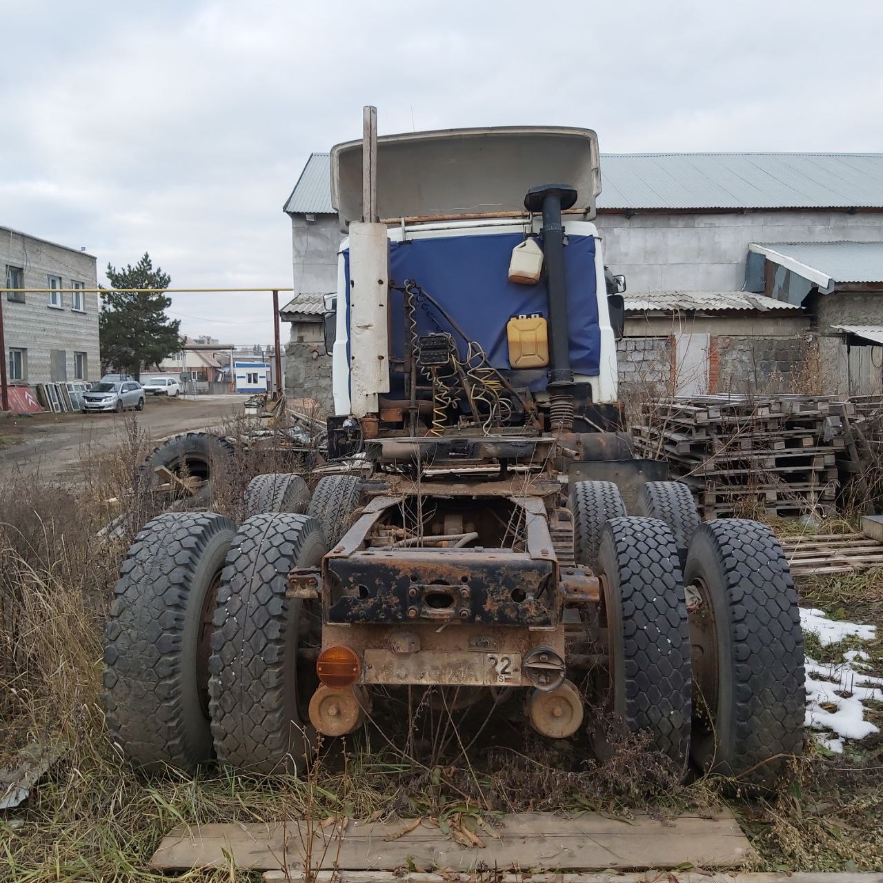 Грузовой автомобиль (тягач седельный) - МАЗ 64229032, 1996 г.в., г/н: М588ХА22, VIN:XTM642290T0011262, цвет-белый (арест, повтор)