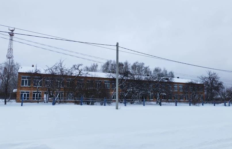 Нежилое здание (школа), назначение объекта – нежилое, площадь объекта 1774,3 кв.м, количество этажей - 2, в том числе подземных – 0, материал наружных стен – кирпичные; - нежилое здание (котельная), назначение объекта – нежилое, площадь объекта 212,3 кв.м, количество этажей - 1, в том числе подземных – 0, материал наружных стен – кирпичные.