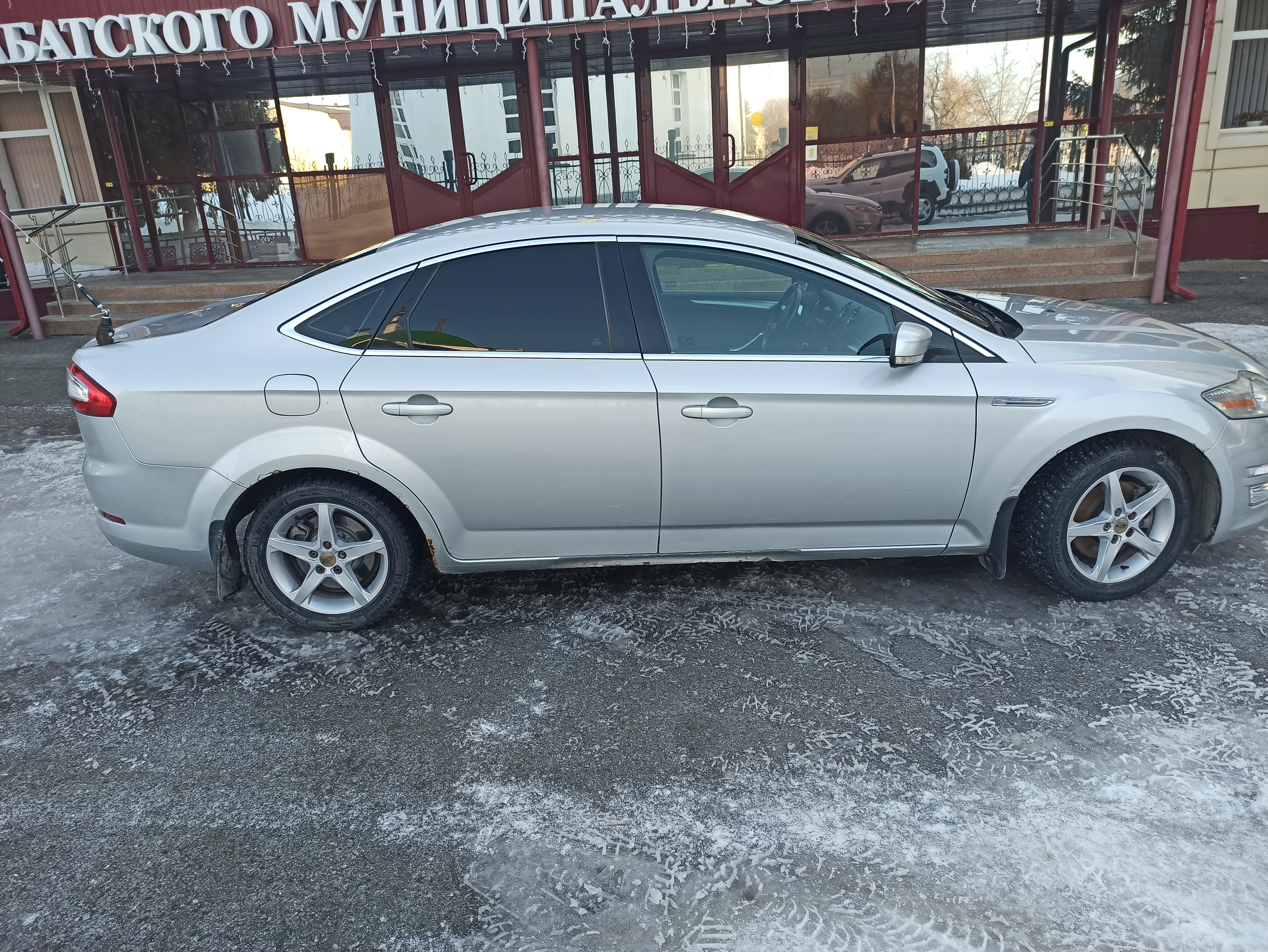 ЛОТ № 9. Автомашина, Ford Mondeo легковой, марка, модель ТС: FORD MONDEO, год изгот. ТС: 2011, VIN Х9FDXXEEBDCE39062, модель, № двигателя AOBC CE39062, шасси №: отсутствует, кузов № Х9FDXXEEBDCE39062, цвет: серебристый.