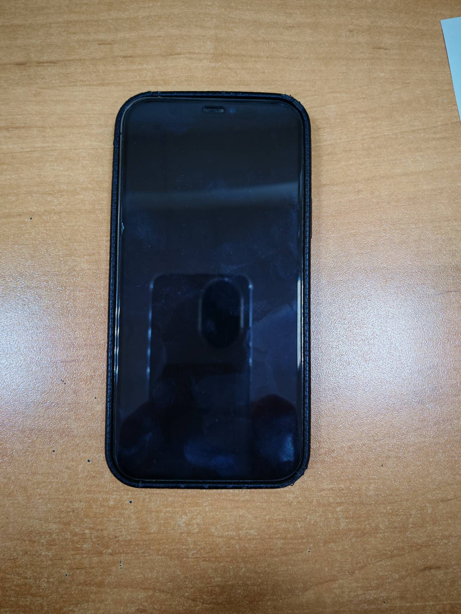 Мобильный телефон марки "Iphone 12 Pro", номер модели МGMP3FS/A, с чехлом черного цвета. (Перечень в документации)