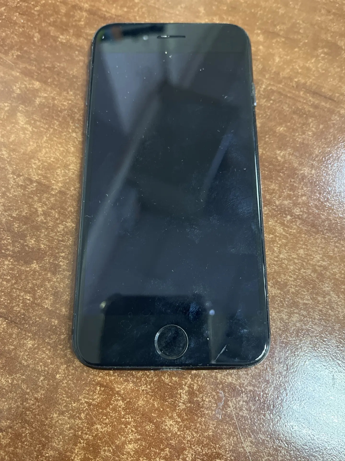 Сотовый телефон марки Iphone 8, 13