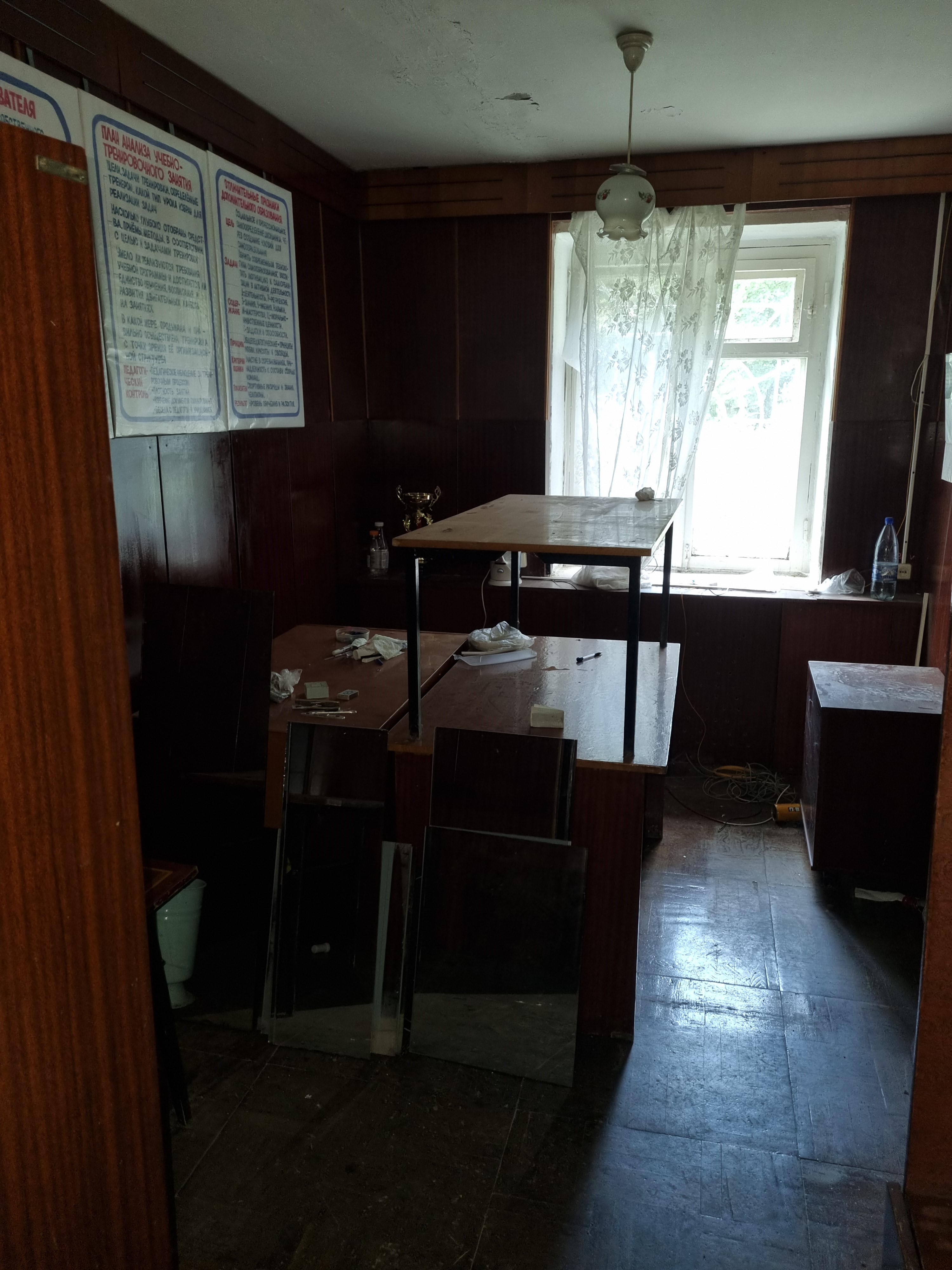 Нежилое помещение № 2, общей площадью 12,7 кв. метра, с кадастровым номером 74:30:0803002:2610, расположенное по адресу: Челябинская область, г. Копейск, ул. Ленина д. 16 (бывший РП Октябрьский)