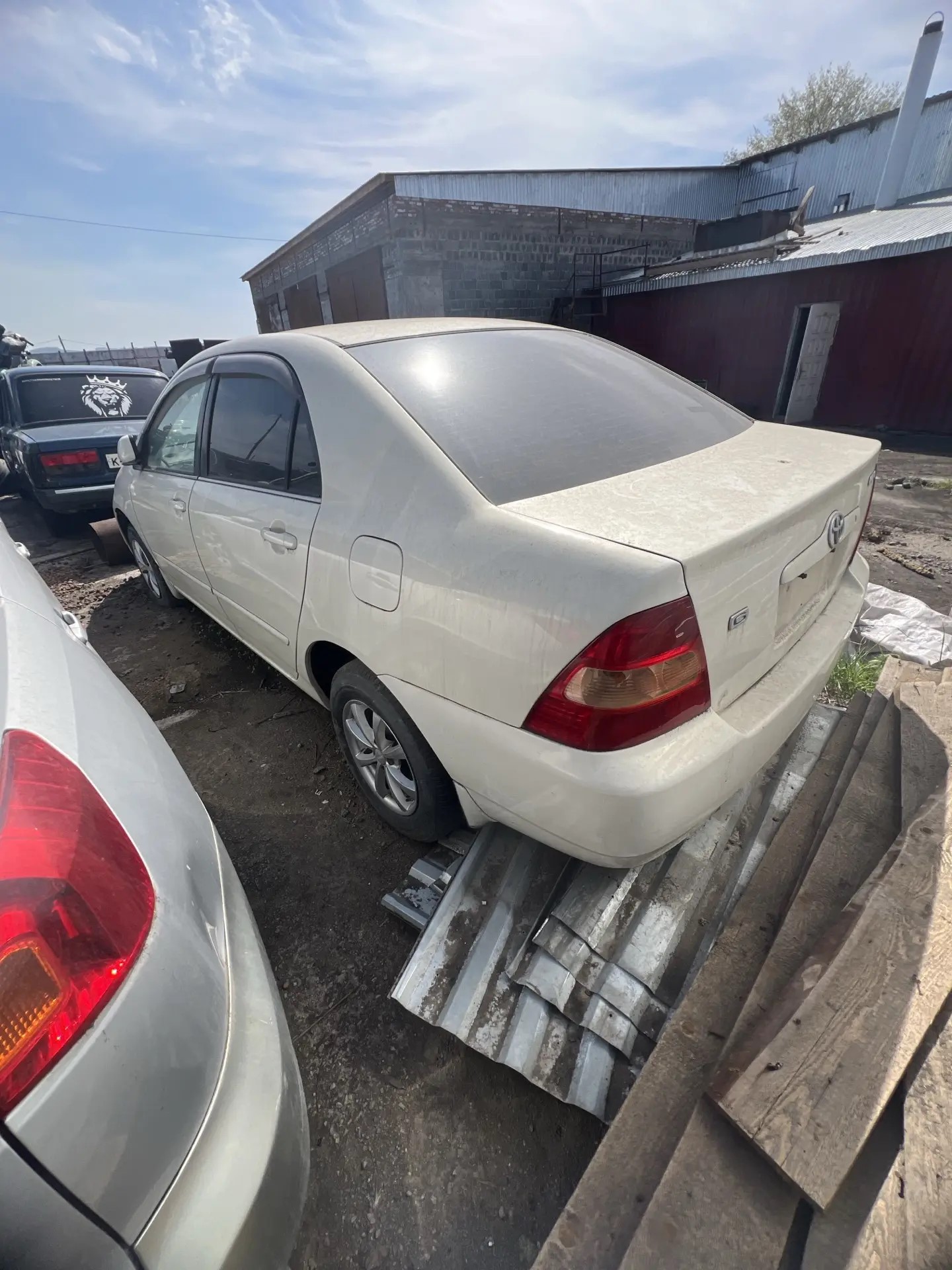 Автомобиль TOYOTA COROLLA, г/н У254ВО124 (отсутствует), 2000 г.в., кузов № NZE1213002897, двигатель № 1NZ A051697, цвет белый комплектность и состояние не проверялась данное имущество обращено в доход государства, находится в г Ужур (Документы и ключи отсутствуют