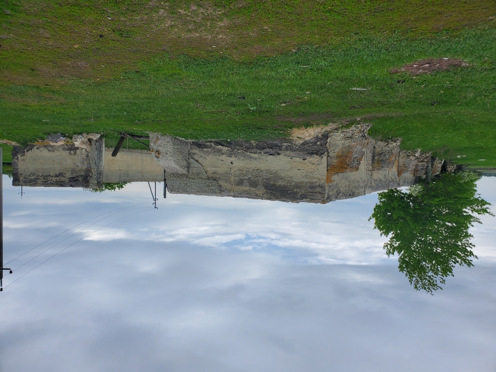 Нежилое здание, общей площадью – 1182,9 кв.м., одноэтажное, кадастровый номер 64:08:060105:257, год ввода в эксплуатацию – 1970, расположенное по адресу: Саратовская область, Вольский муниципальный район, сельское поселение Междуреченское, село Междуречье, территория Промзона 2, здание 3, Земельный участок общей площадью 6013+/-27,14 кв.м., кадастровый номер 64:08:060105:266, категория земель – земли населенных пунктов, вид разрешенного использования – склад