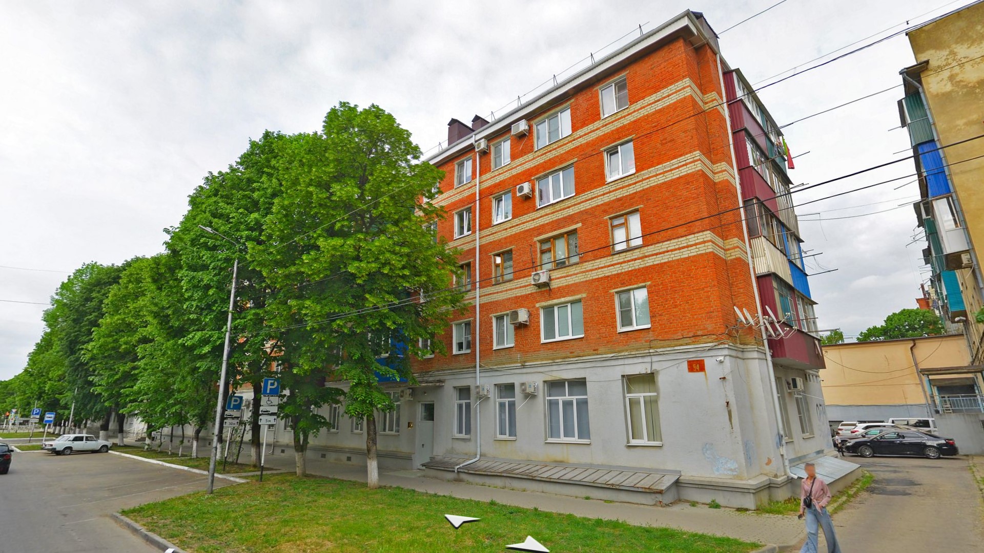 Д-к Бижев Т.А. Квартира пл. 58,6 кв.м, КН 01:08:0801010:389, адрес: РА, г. Майкоп, ул. Ленина, д. 54, кв.101. Обременение: залог, арест, н/ц 4 351 313,00 руб., з-к 43 513,00 руб., ш/а 43 513,00 руб.