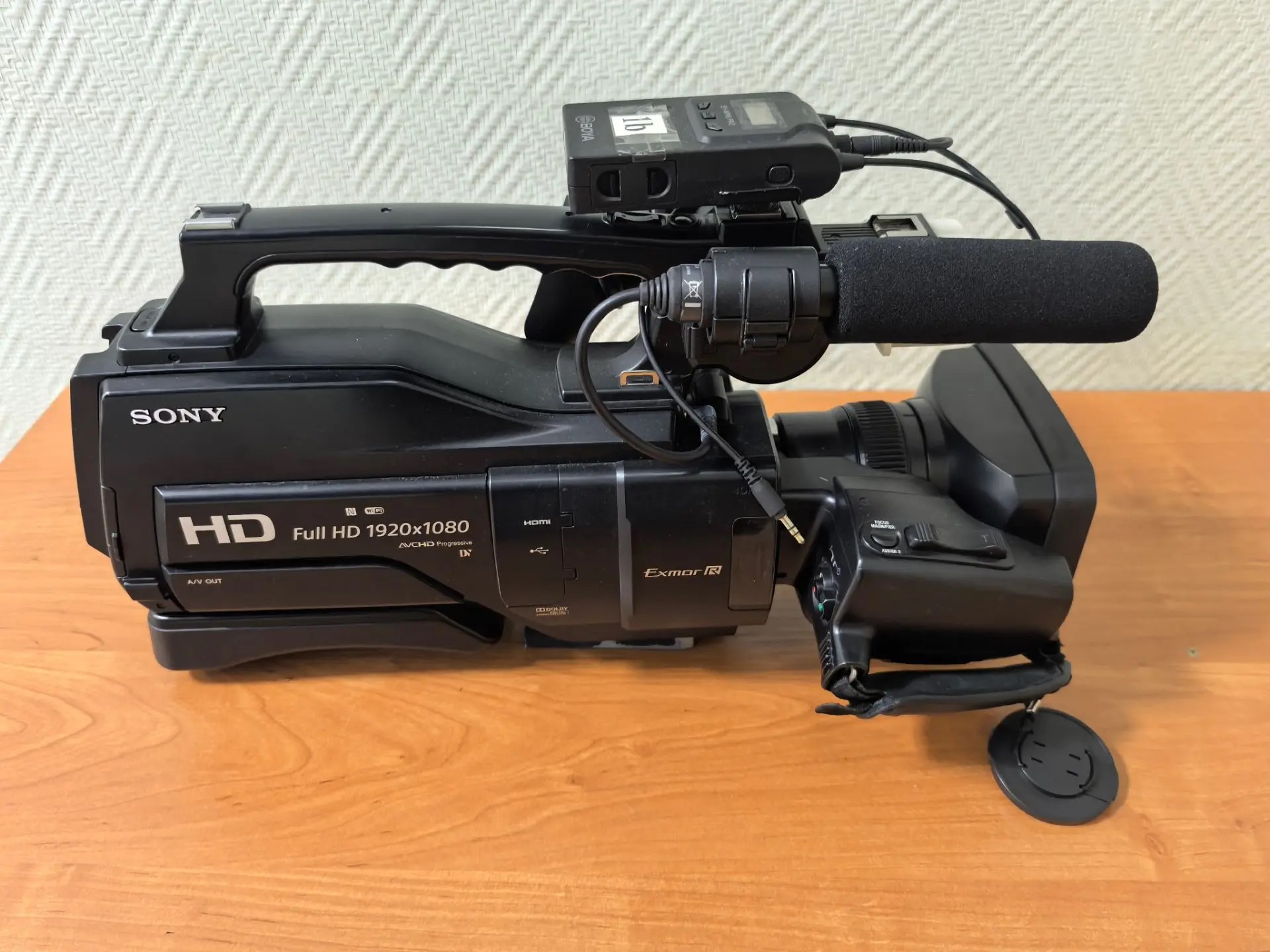 Видеокамера Sony HXR-MC2500