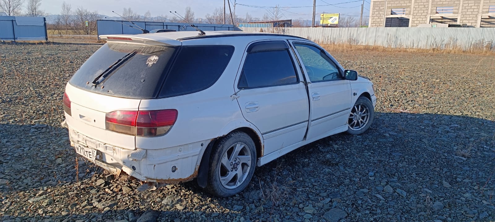 Автомобиль марки “Toyota Vista Ardeo” государственный номер М 712 ТЕ 65