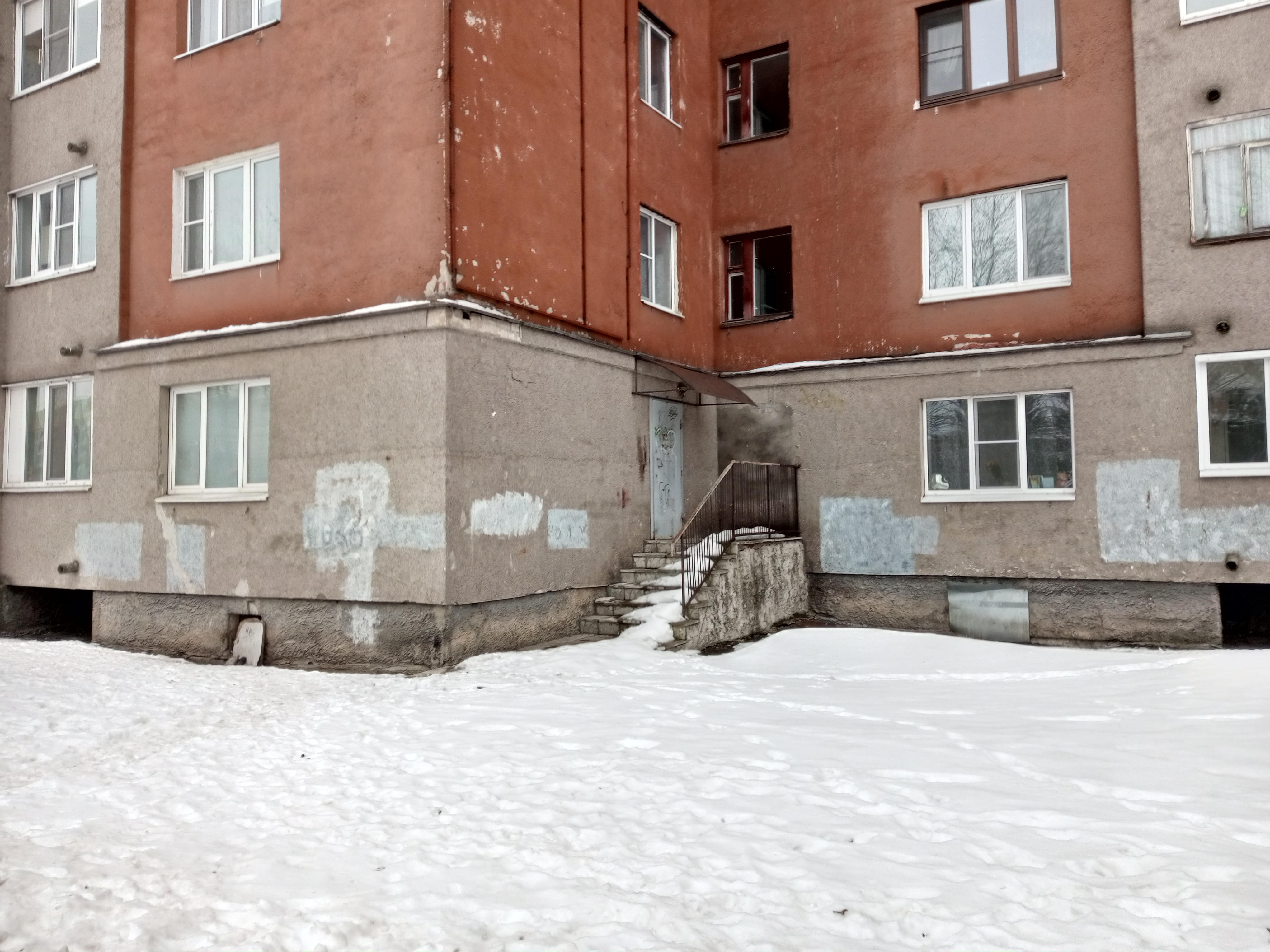 Нежилое помещение 1004 (г. Псков, ул. Юбилейная, д. 77-б), общей площадью 8,6 кв.м, расположенное на первом этаже