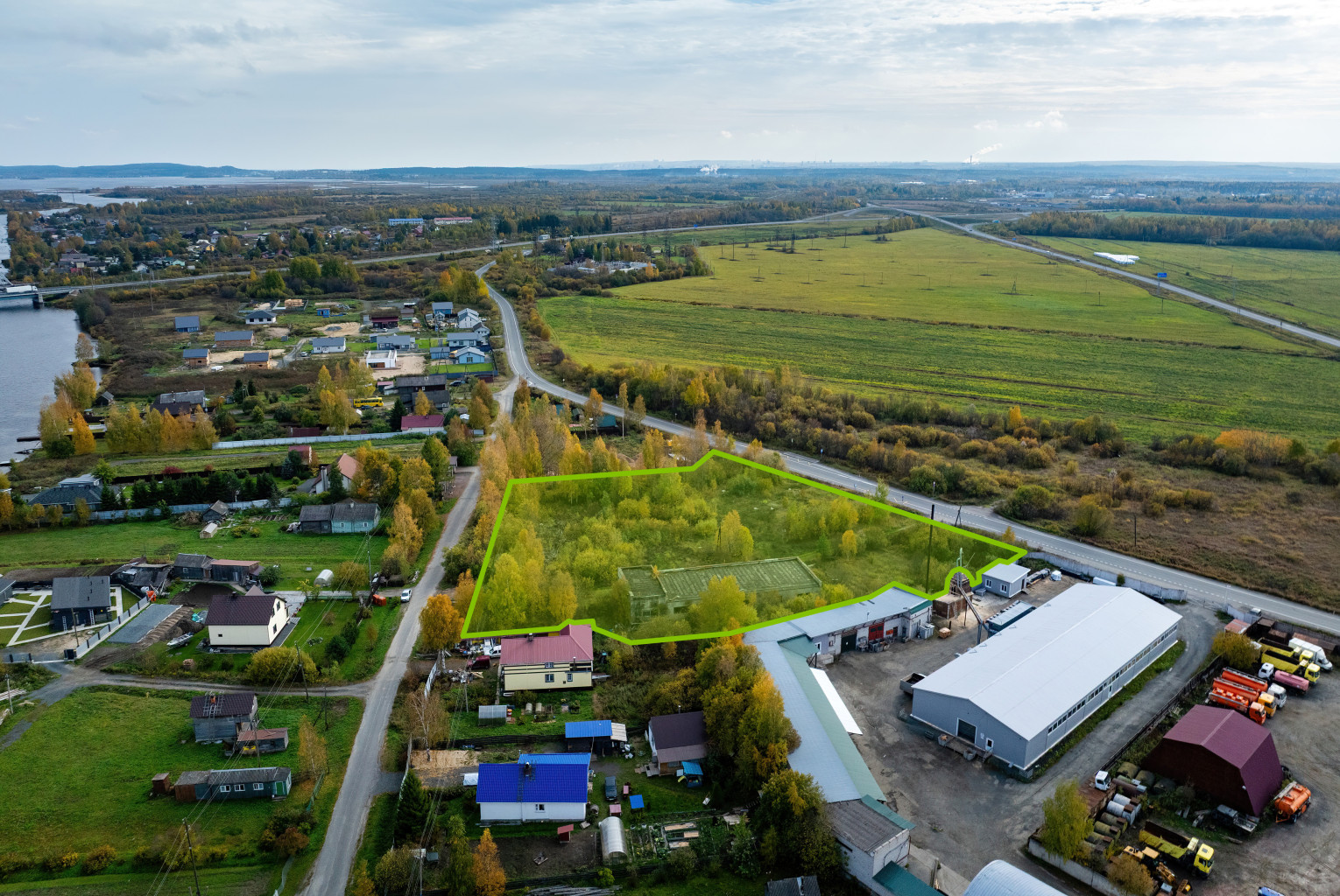 Продажа находящегося в федеральной собственности объекта недвижимого имущества площадью 388,8 кв. метров (кадастровый номер: 10:20:0010123:73), местоположение: Республика Карелия, р-н. Прионежский, п. Шуя, ул. Речная, д. 44, одновременно с находящимся в федеральной собственности земельным участком площадью 7 666 кв. метров (кадастровый номер 10:20:0010123:22), на котором расположен такой объект недвижимого имущества