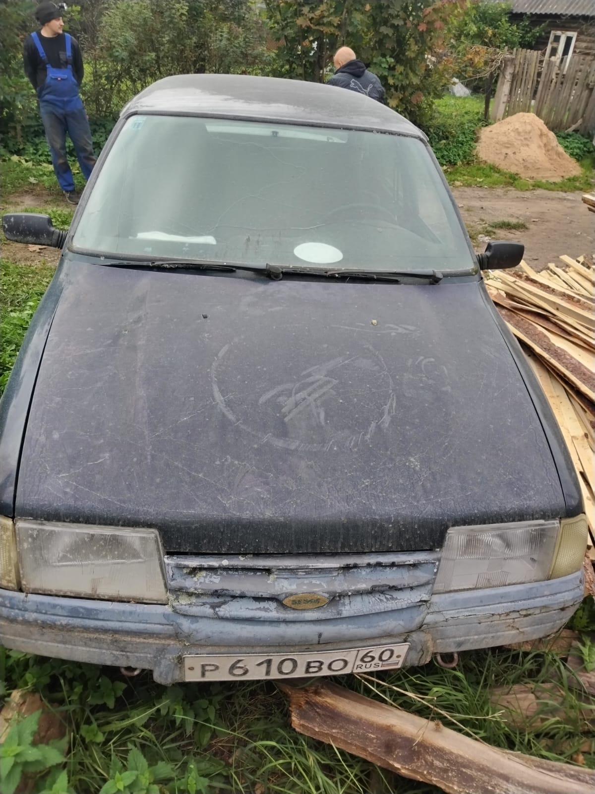 Лот № 1. Автомобиль ИЖ 2126-060, 2003 года выпуска, государственный номер Р610ВО60, идентификационный номер (VIN) XTK21260030102942, не в рабочем состоянии. Местонахождение: Псковская обл., Порховский р-н, г. Порхов, ул. А.Невского, д. 20. Основание для реализации на торгах - постановление судебного пристава-исполнителя о передаче на реализацию на торгах.Должник (собственник) – СПК «Красноармейский»