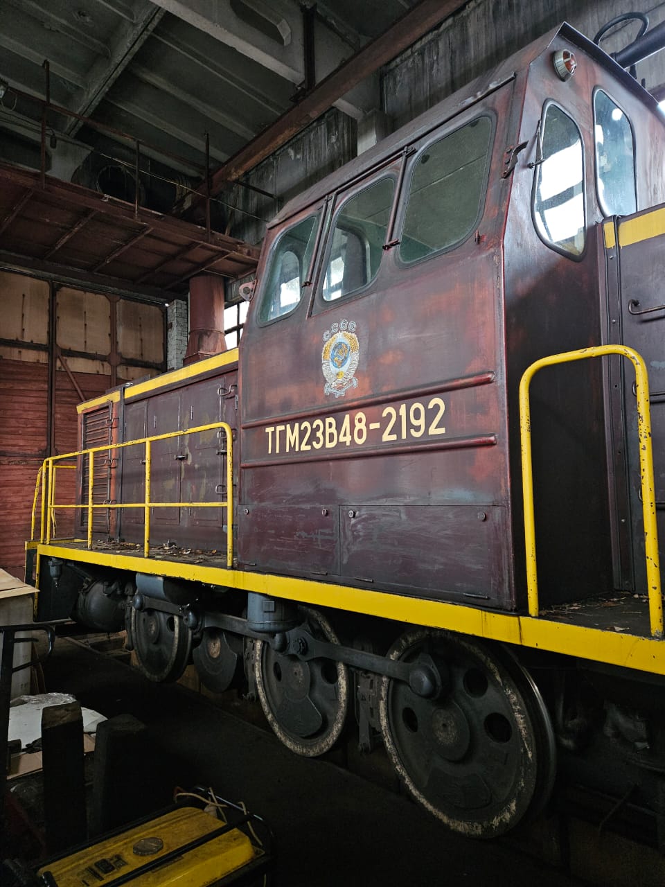 Тепловоз ТГМ23В48-2192, 1990 года выпуска, заводской номер 2192, местонахождение: Ярославская обл., г. Переславль - Залесский, площадь Менделеева, д. 2п. Собственник имущества - ООО «Восток».