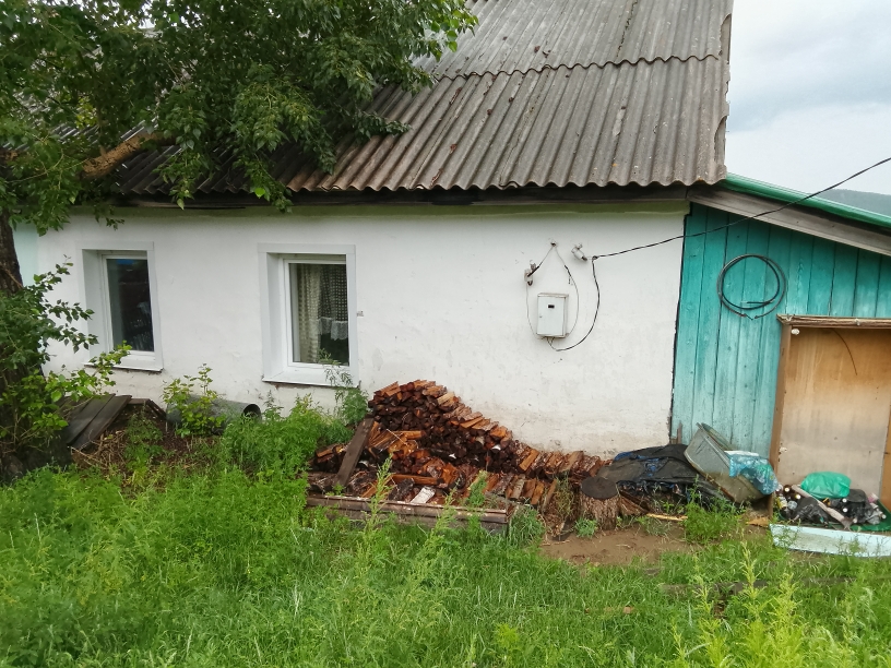 Квартира в 2-х квартирном доме, назначение: жилое, этаж 1, площадь 57,50 кв.м., кадастровый номер 75:27:140103:104, по адресу: Забайкальский край, муниципальный округ Тунгокоченский, пгт. Вершино-Дарасунский, ул. Горняцкая, д.11, кв.2. Земельный участок сформирован под многоквартирный дом