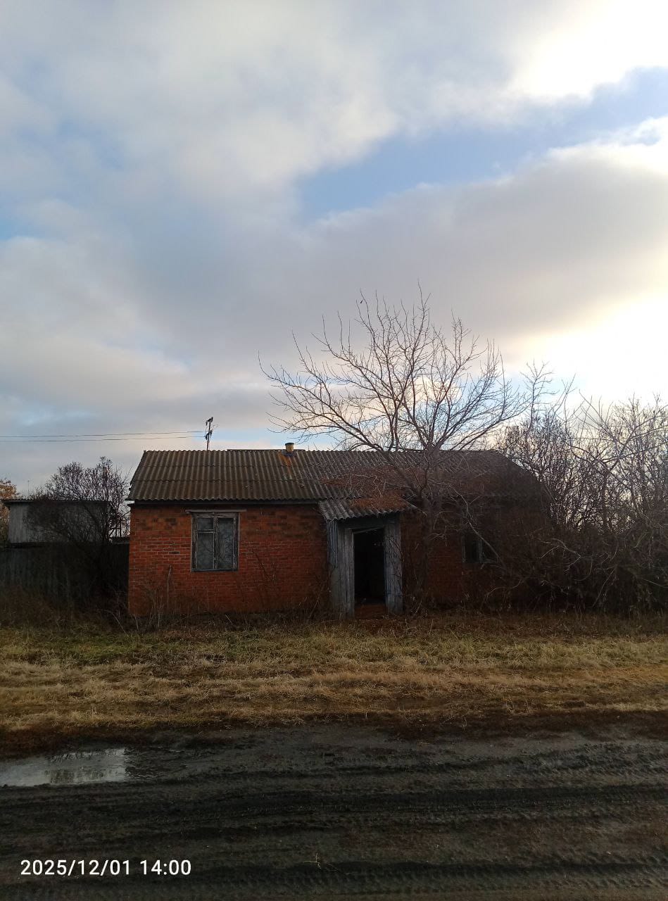 Нежилое здание с земельным участком