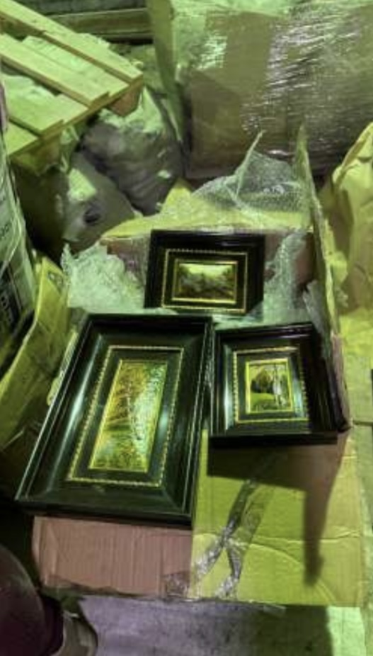 Товары народного потребления (настольные игры, посуда из фарфора, металла и сувениры, картины) – 81 кг.