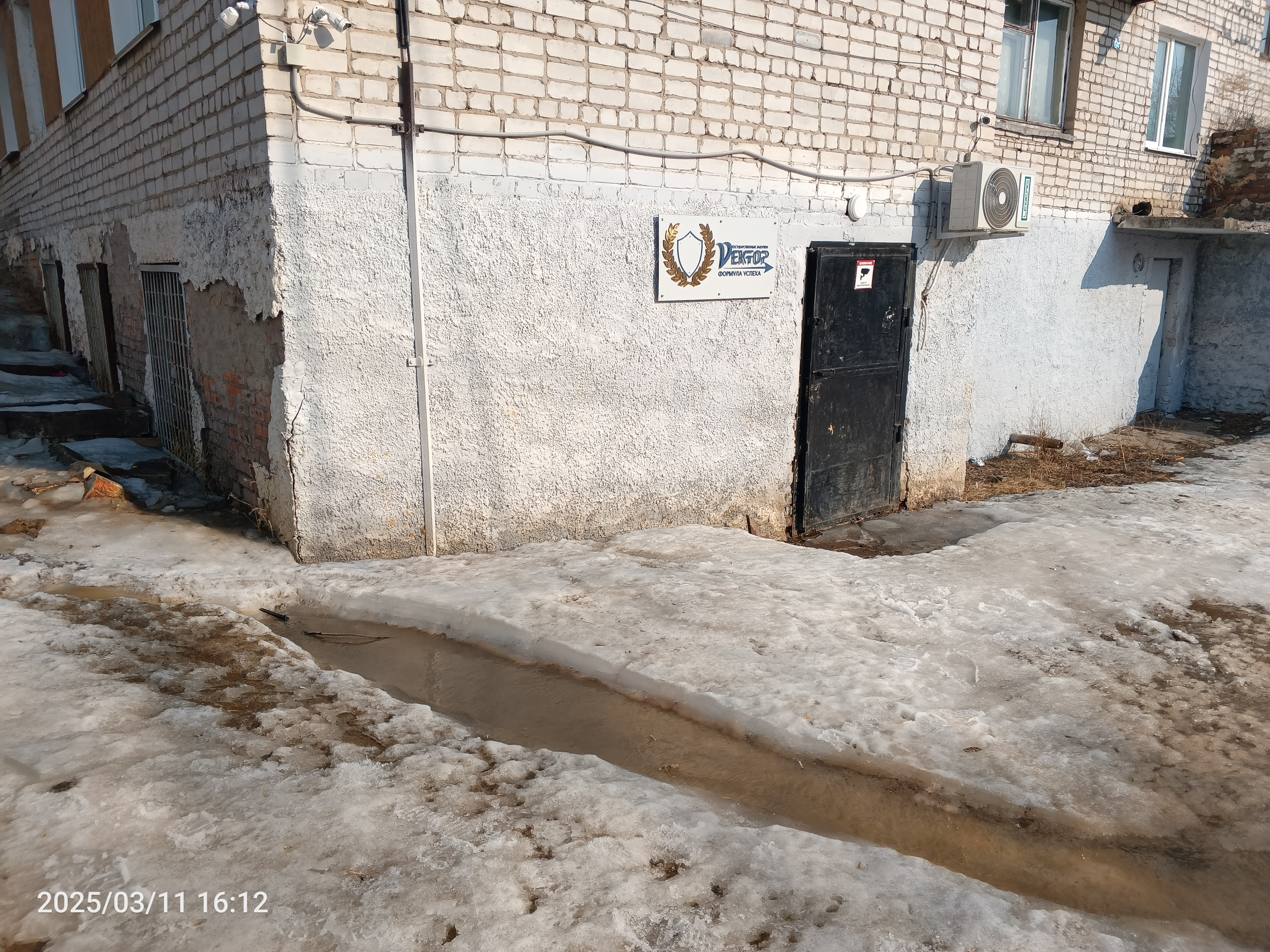 Нежилое помещение пом. 0 (1), общей площадью 45,5 кв. м., с кадастровым номером: 27:19:0010213:1278, расположенное по адресу: Хабаровский край, г. Бикин, пер. Безымянный, д.2