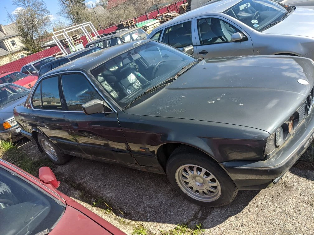 Автомобиль "БМВ 520i"