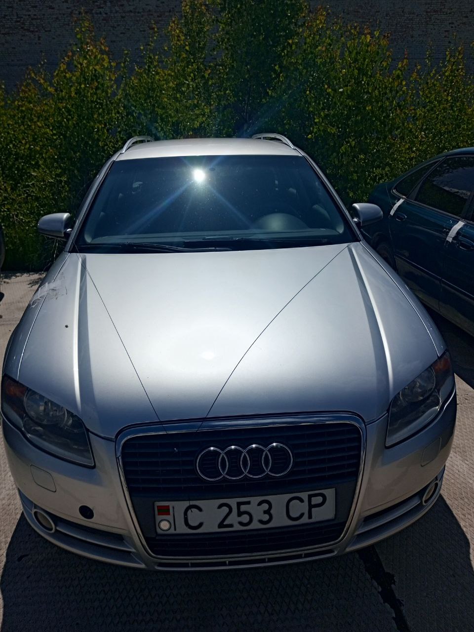 Автомобиль AUDI A4, год выпуска не установлен.