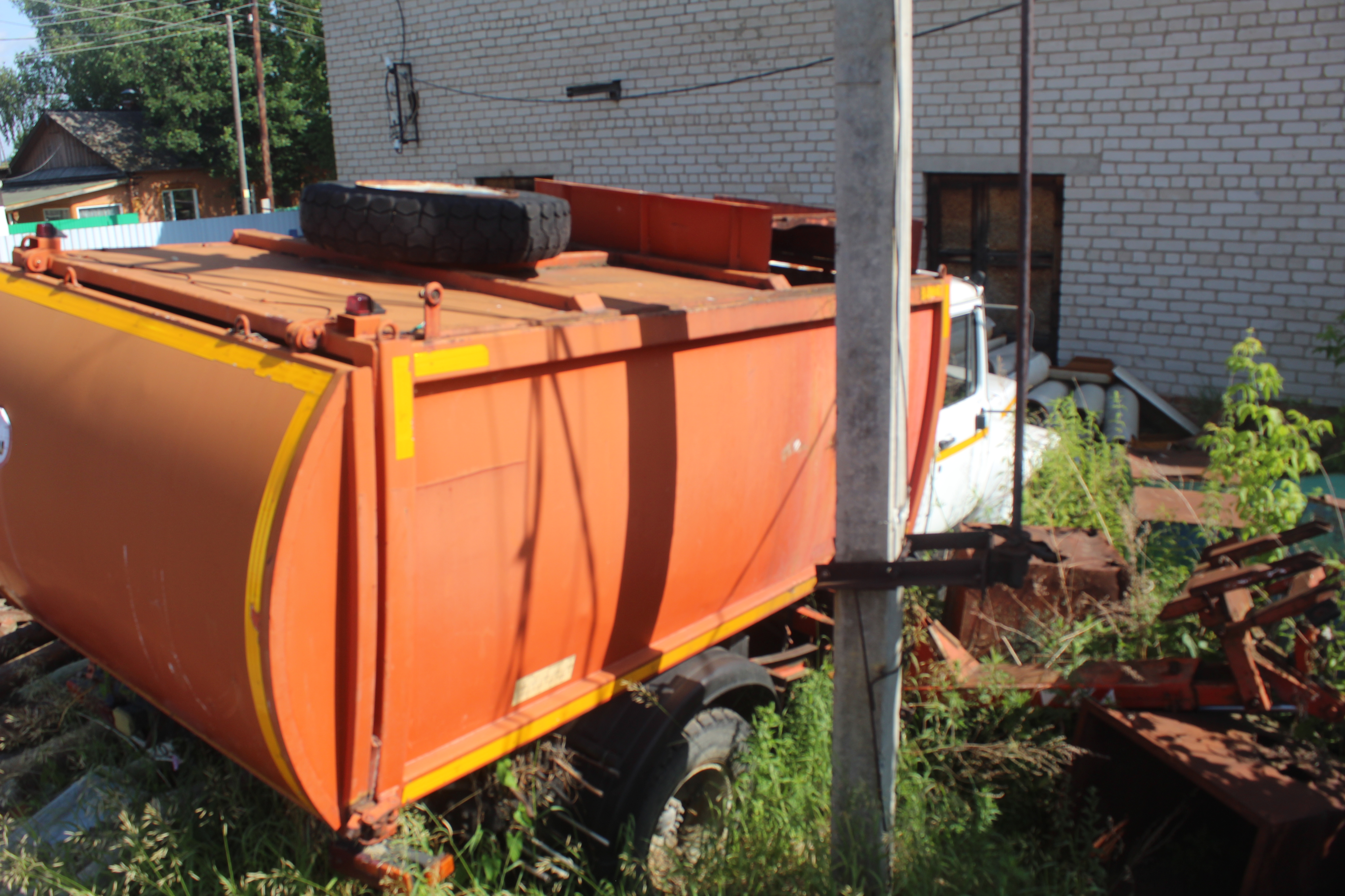 Автомобиль ГАЗ КО-440-2, мусоровоз, 2011 года выпуска.