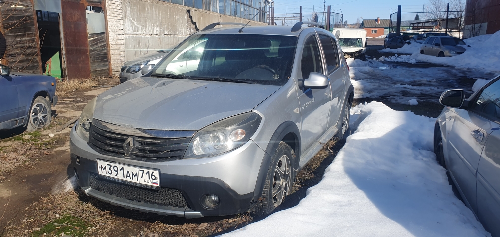 Автомобиль марки Renault Sandero Stepway (391)