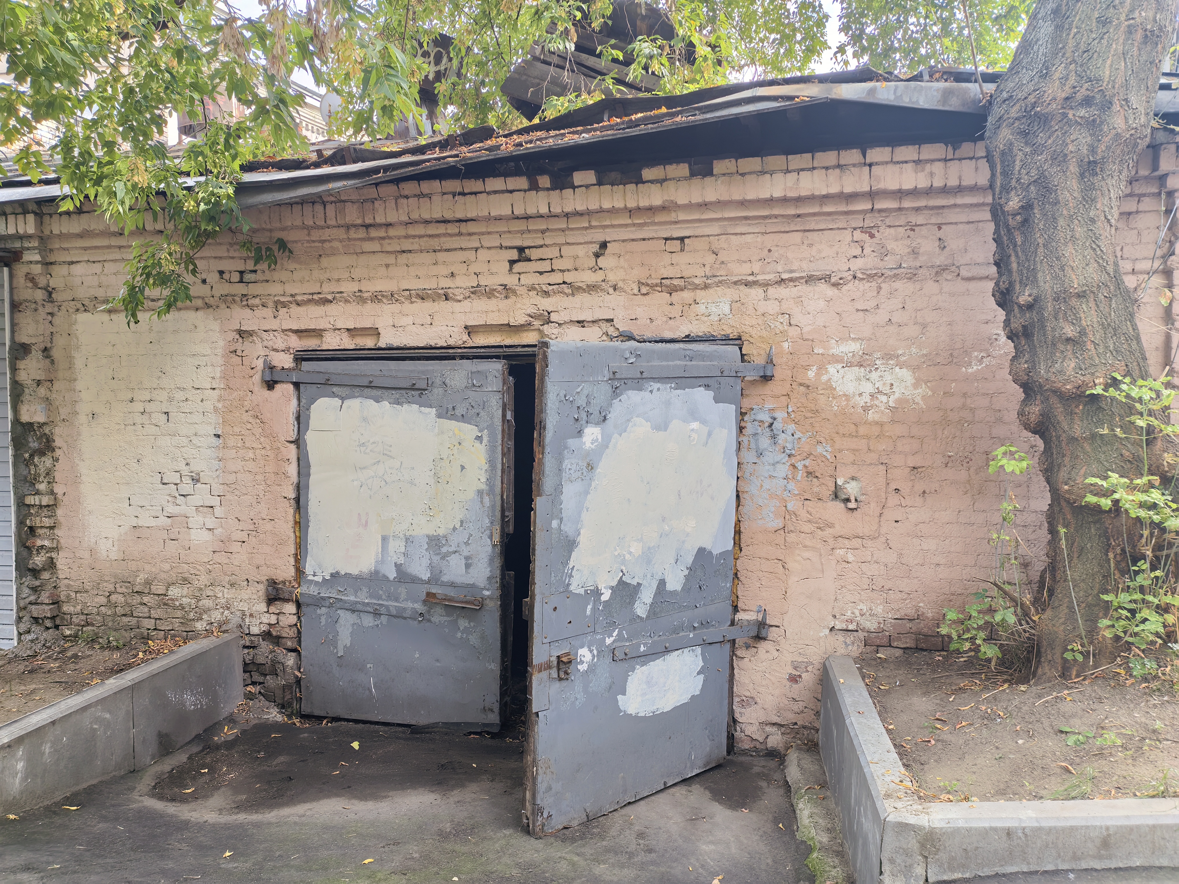Продажа единым лотом имущества, находящегося в собственности города Москвы, в составе: нежилое здание по адресу: г. Москва, ул. Земляной Вал, д. 30, стр. 7 площадью 96,7 кв. м, кадастровый номер 77:01:0001028:1033 и земельного участка по адресу: г. Москва, ул. Земляной Вал, земельный участок 30/7 площадью 122 кв. м, Кадастровый номер 77:01:0001028:2963