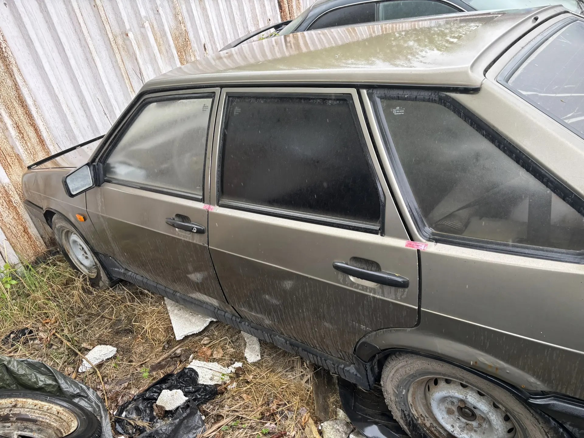 Автомобиль ВАЗ 21093, без г/н, 2001 г.в., VIN XTA21093023133173, двигатель № 3260585, цвет серый комплектность и состояние не проверялась данное имущество обращено в доход государства. Находится в Ачинском районе (Документы отсутствуют)