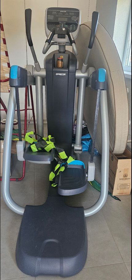 Беговая дорожка PRECOR AKBKB01180028, черно-белого цвета, б/у, должник Кушнарева О.В., (Поручение ТУ Росимущества в РО от 27.08.2026 № 61-1454-У). Адрес (местоположение): Ростовская область, п. Парковый, х. Рабатский, ул. Парковая, д. 8.