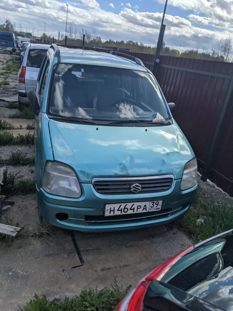 Автомобиль марки "Сузуки WAGON R+"