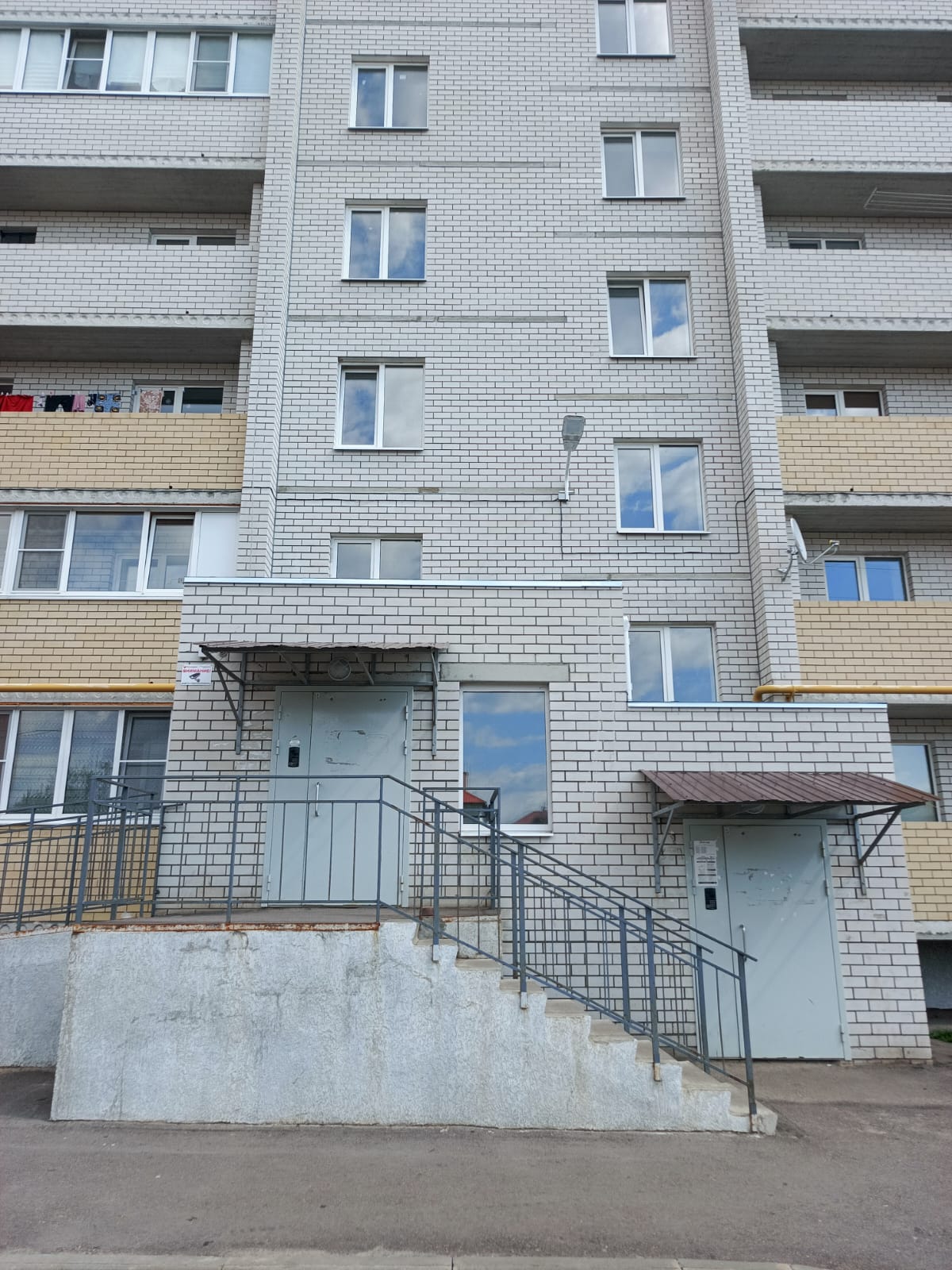 Квартира, расположенная по адресу: Воронежская область, Семилукский р-н, рп. Стрелица, ул. Советская, д. 1, квартира 52