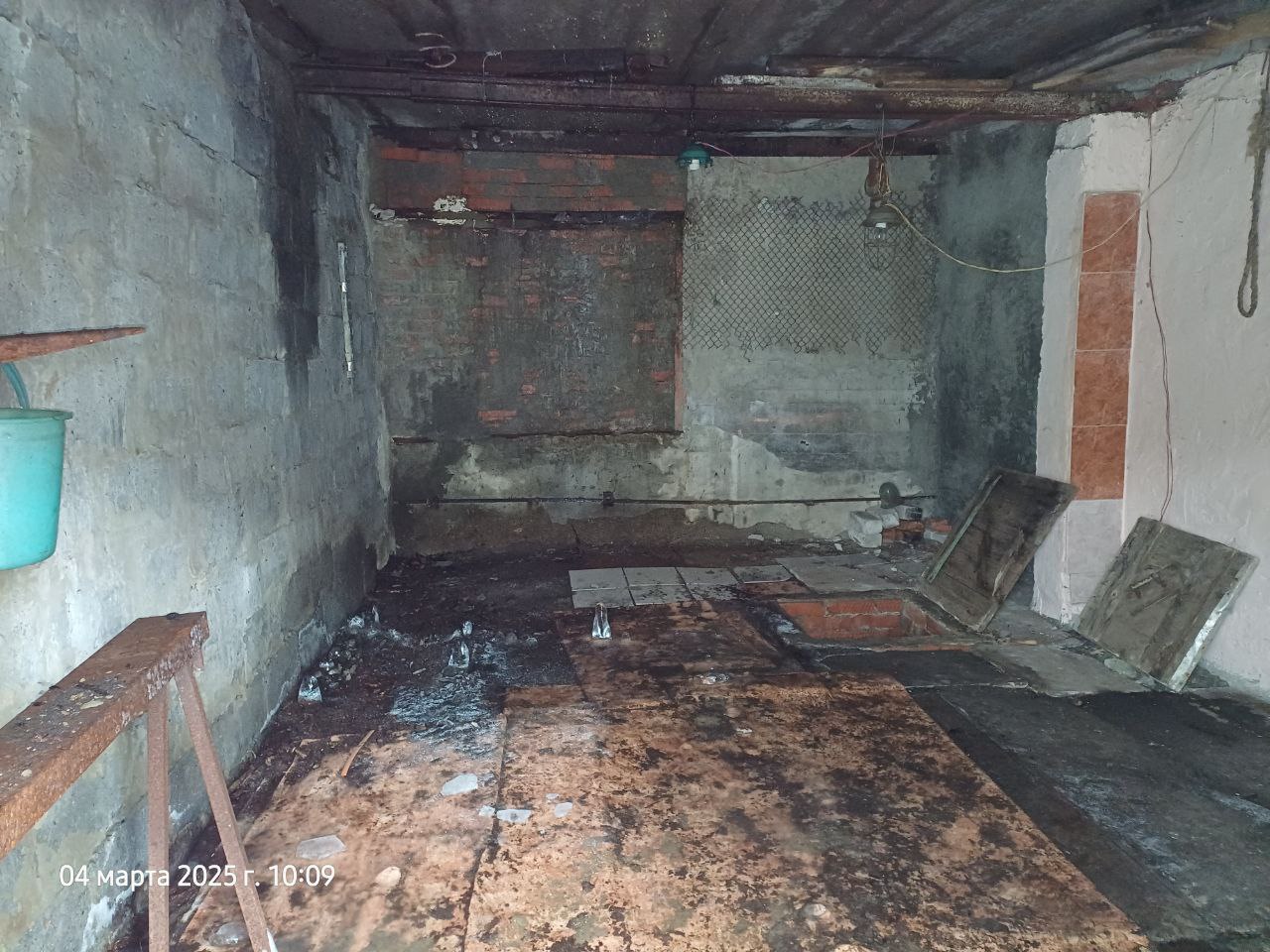 Нежилое помещение (часть здания), наименование: гараж, назначение: нежилое, этаж № 01, площадь 21,6 кв.м., кадастровый номер: 72:24:0000000:1806, расположенное в нежилом здании (кадастровый номер: 72:24:0000000:827) по адресу: Тюменская область, г. Тобольск, г/к «Швейник», № 20-37, гараж 32. Требуется проведение ремонта, имеется техническая возможность подключения к электроснабжению.
