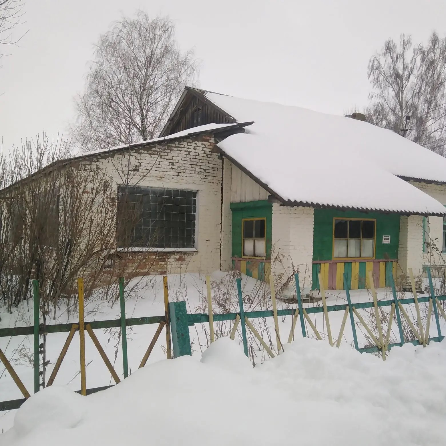 1) Здание, назначение: нежилое, кадастровый номер: 57:09:0030206:127, площадь 196,7 кв.м. 2) Здание, назначение: нежилое, наименование: сарай, кадастровый номер: 57:09:0030206:254, площадь 45,6 кв.м. 3) Земельный участок, категория земель: земли населенных пунктов, площадь 3654 +/- 42.31 кв.м., кадастровый номер: 57:09:0030206:37, расположенные по адресу: Российская Федерация, Орловская область, р-н Кромской, пгт. Кромы, ул. К. Маркса, д.108