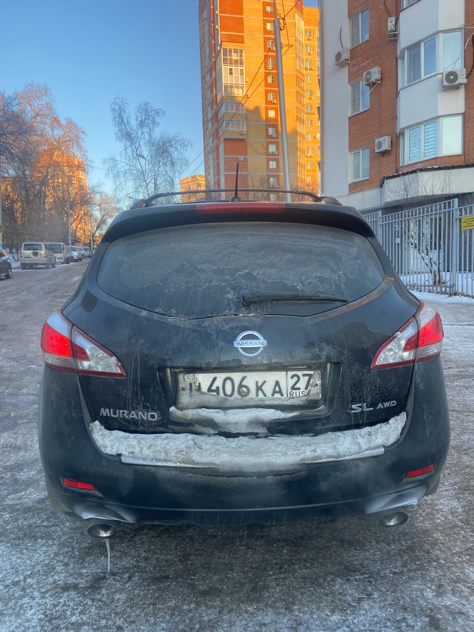 Автомобиль Nissan Murano, легковой универсал, 2011 года выпуска.