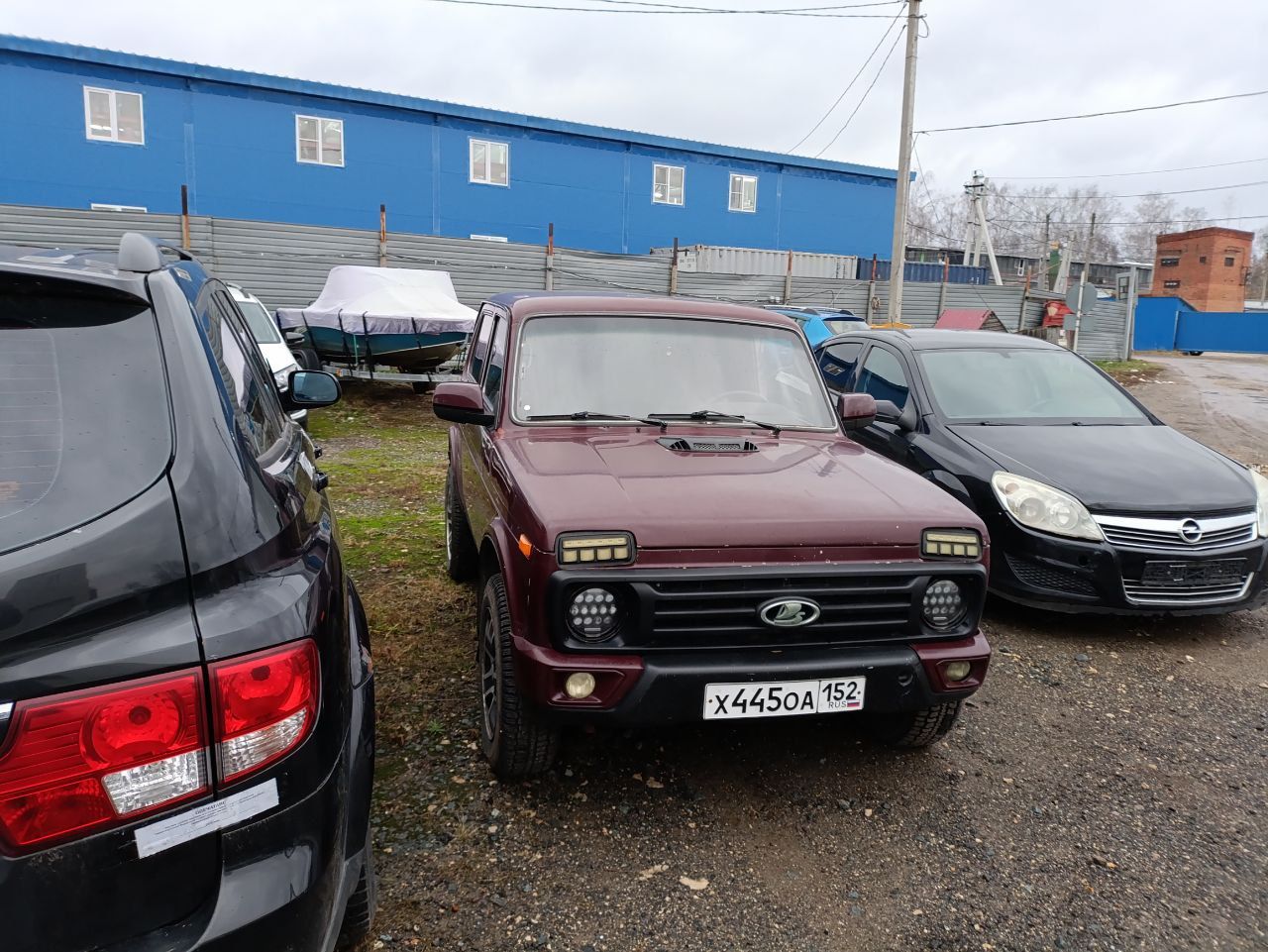 А/м Lada 212140 4x4 тёмно - вишневого цвета, 2012 г.в., гос. № X445OA 152, VIN XTA212140C2063371, зарегистрировано ограничение