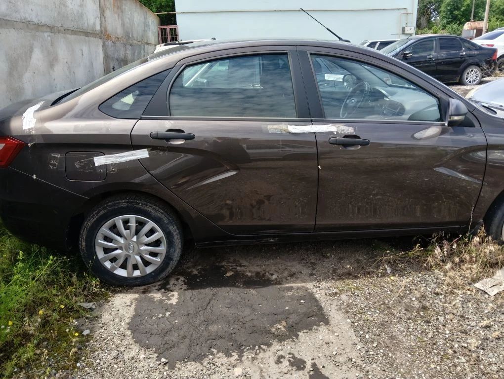 Автомобиль Lada Vesta GFL 110 (легковой седан), 2019 года выпуска, идентификационный номер (VIN) XTAGFL110KY299950, государственный номер Е296ЕО08, номер кузова (прицепа) XTAGFL110KY299950, номер двигателя 4068754, рабочий объем двигателя - 1596 куб. см, мощность двигателя – 78 кВт/106,1 л.с, место хранения (согласно акту о наложении ареста): Республика Калмыкия, г. Элиста, ул. Ленина, д. 220.