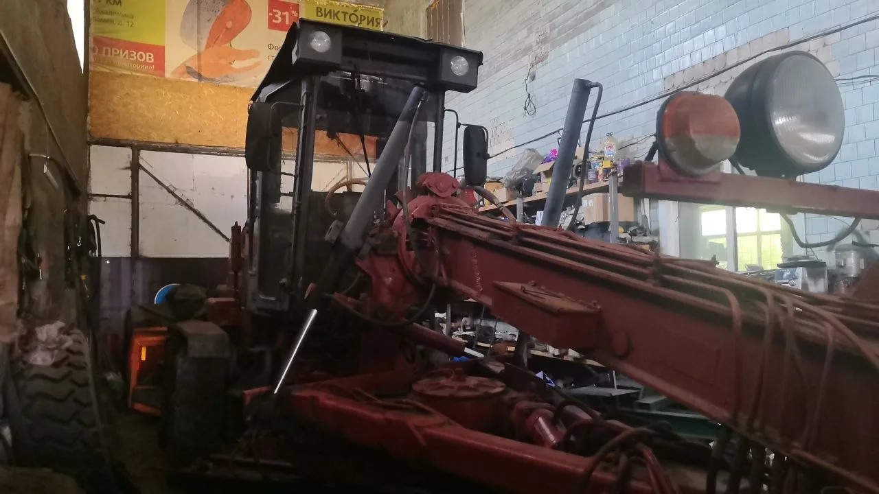 Автогрейдер, года выпуска 2004, заводской № машины (рамы) 040182, цвет оранжево серый, мощность двигателя 100(135) кВт (л.с.), государственный регистрационный знак 42КН37-23, целевое назначение – по назначению