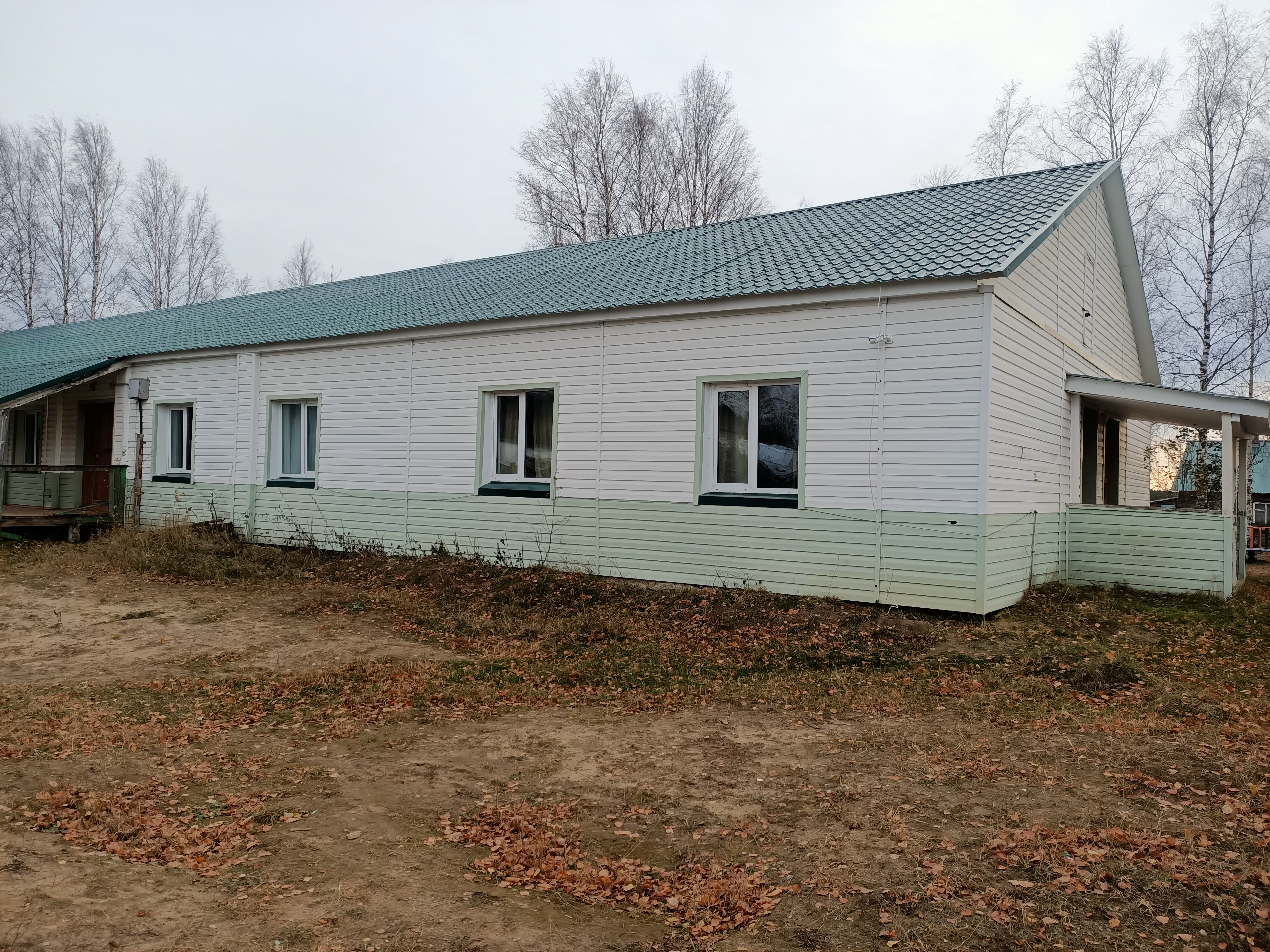 Нежилое здание детского сада, общая площадь 416,9 кв. м., кадастровый номер 86:01:1001001:3617, адрес объекта: ул. Комсомольская, здание 2, поселок Половинка, сельское поселение Половинка, муниципальный район Кондинский, Ханты-Мансийский автономный округ – Югра, Российская Федерация; земельный участок, категория земель: земли населенных пунктов, разрешенное использование: под детский сад, общая площадь 2310 кв.м, кадастровый номер 86:01:1001001:3624, адрес (местонахождение) объекта: ул. Комсомол