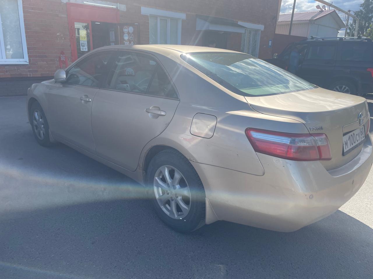 Лот № 3. Автомобиль Toyota Camry, 2009 года выпуска, государственный номер М100СУ60, идентификационный номер (VIN) XW7BE40K10S010584. Местонахождение: Псковская обл., Псковский р-н, ул. Алехина, д. 3. Основание для реализации на торгах - постановление судебного пристава-исполнителя о передаче на реализацию на торгах. Должник (собственник) – Мельник С.Г.